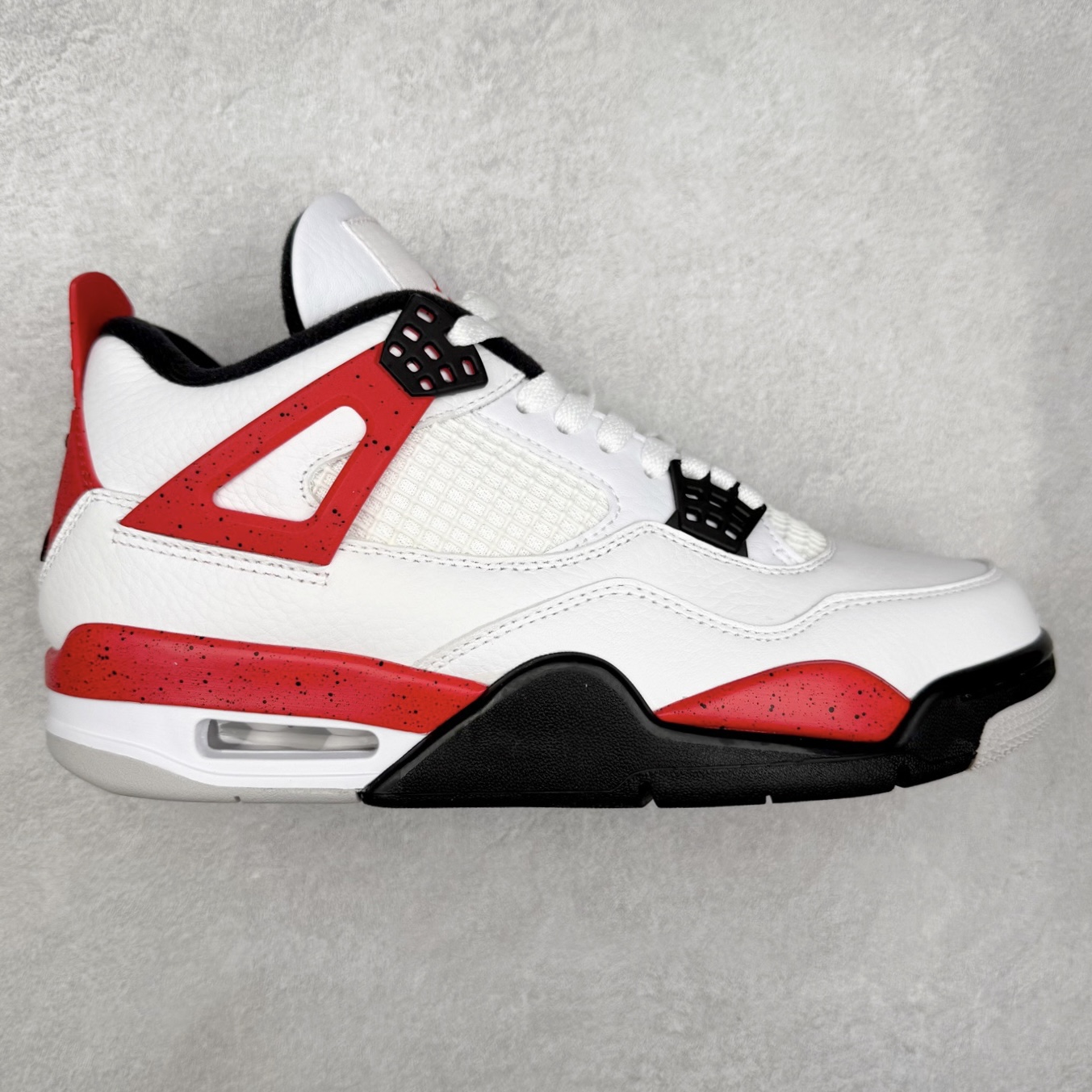 ＃纯原福利 Air Jordan AJ4 Retro 系列 大厂出品 全头层加持 原鞋原楦原纸板同源开发 完美呈现乔4的版型 内侧正确双色网格 还原细节 原厂皮料 正确气垫颜色 正确网格工艺 正确拉帮工艺 全鞋原装材料制作 原档案原模具打造 支持全方位与正品对比 尺码：40 40.5 41 42 42.5 43 44 44.5 45 46 47.5-选品中心