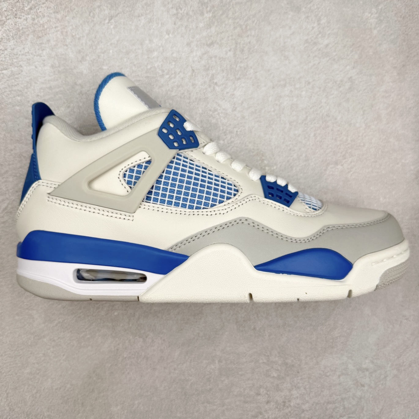 ＃纯原福利 Air Jordan AJ4 Retro 系列 大厂出品 全头层加持 原鞋原楦原纸板同源开发 完美呈现乔4的版型 内侧正确双色网格 还原细节 原厂皮料 正确气垫颜色 正确网格工艺 正确拉帮工艺 全鞋原装材料制作 原档案原模具打造 支持全方位与正品对比 尺码：40 40.5 41 42 42.5 43 44 44.5 45 46 47.5-选品中心