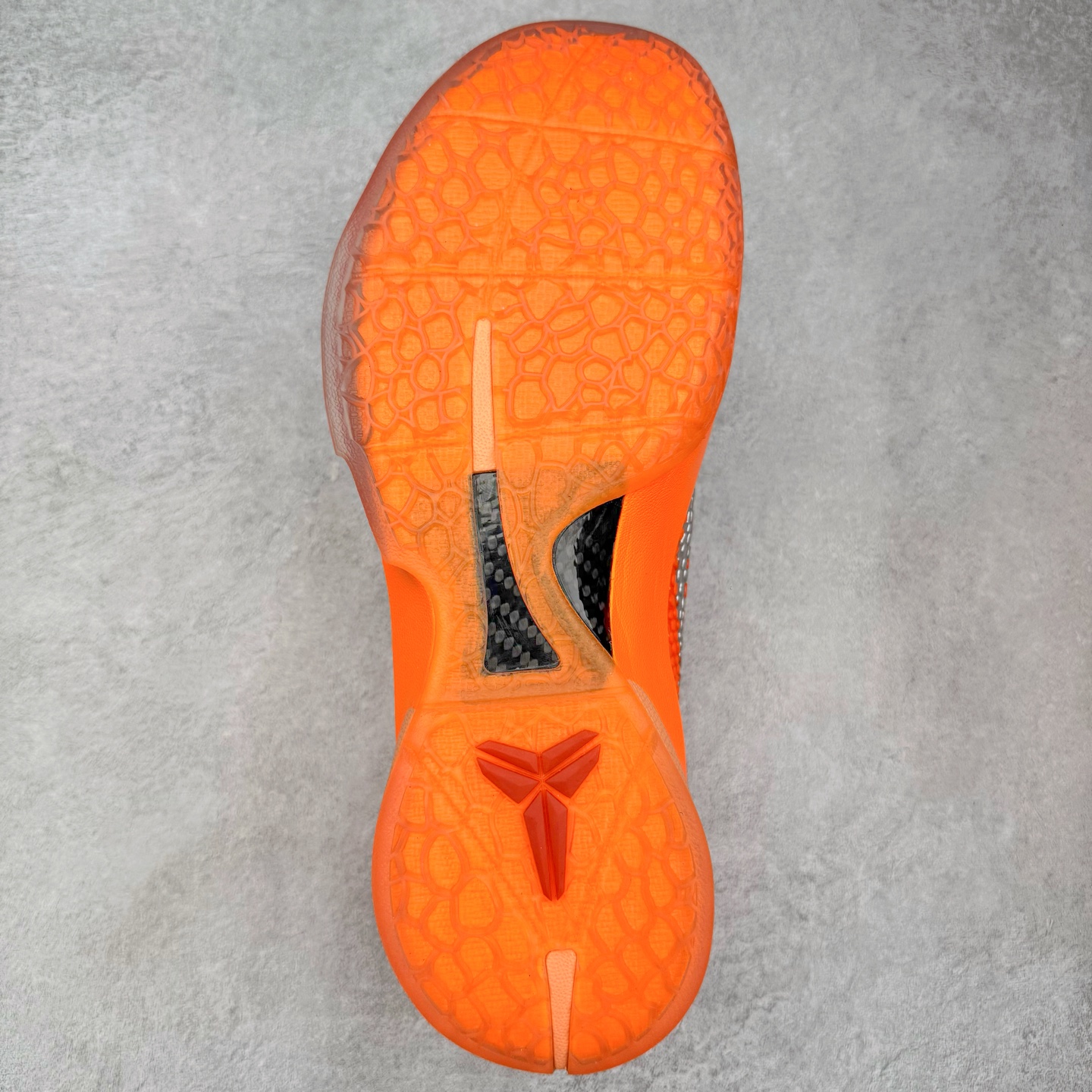 图片[9]-＃H12纯原 NK Zoom Kobe 6 Protro 科比六代 橙银色 IH1871-800 完美复刻公司货 前掌超大Zoom Turbo气垫 后掌EVA缓震 真正的原汁原味 还原ZP脚感 全身鞋材卡料色独家定制 唯一正确喷漆工艺Swoosh 正确凹凸蛇鳞工艺 正确鞋面渐变效果 内全置真动飞态线 独立原厂模具 最大尺码达到48.5码 首批不拼图大几率过验 亲测已过 支持各种高强度实战 无需担心 上脚价 补货周期极长 脚宽建议买大半码 科比系列前掌偏窄 不影响二次销售 支持七天无理由退换 尺码：41 42 42.5 43 44 44.5 45 45.5 46 47.5 48.5 49.5-选品中心