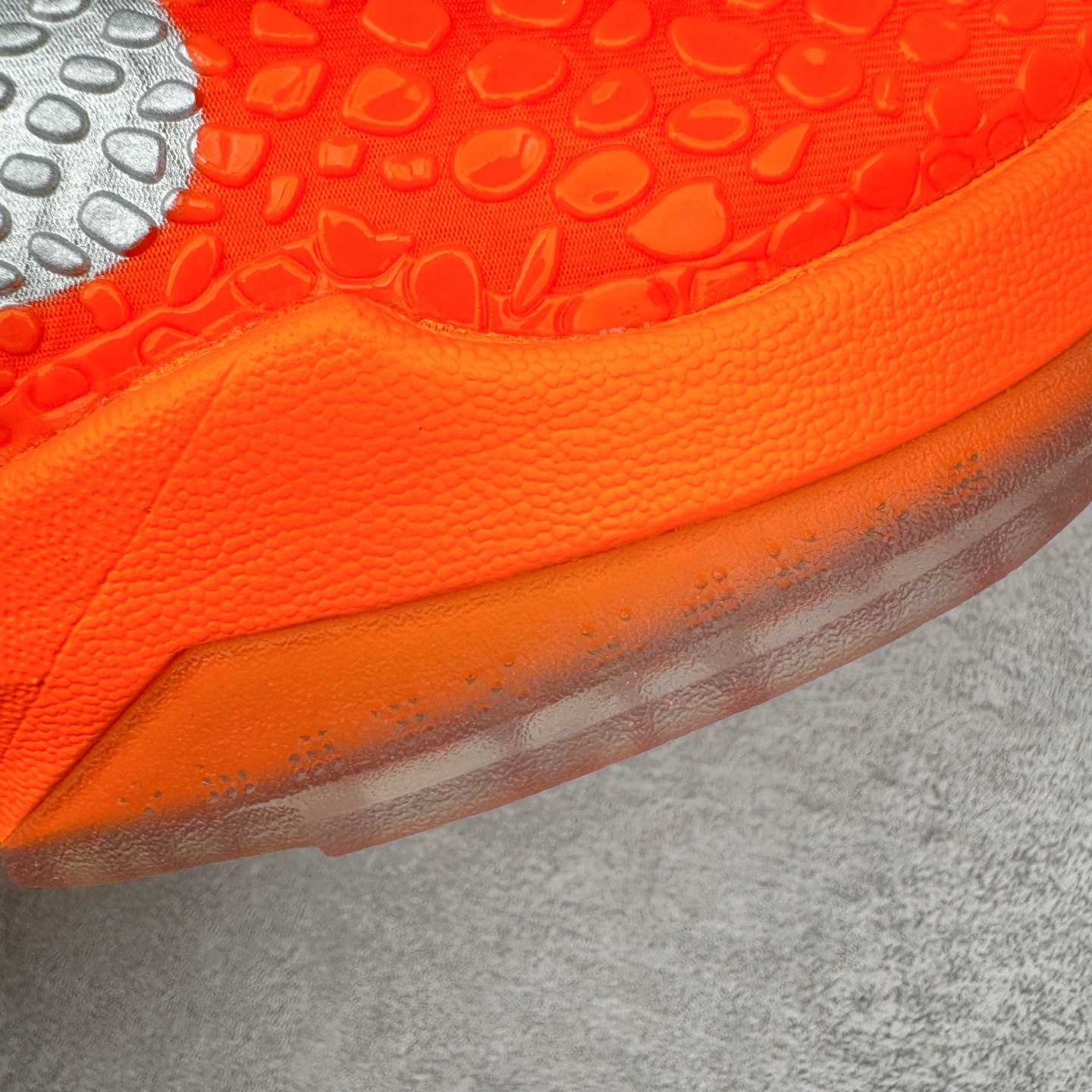图片[14]-＃H12纯原 NK Zoom Kobe 6 Protro 科比六代 橙银色 IH1871-800 完美复刻公司货 前掌超大Zoom Turbo气垫 后掌EVA缓震 真正的原汁原味 还原ZP脚感 全身鞋材卡料色独家定制 唯一正确喷漆工艺Swoosh 正确凹凸蛇鳞工艺 正确鞋面渐变效果 内全置真动飞态线 独立原厂模具 最大尺码达到48.5码 首批不拼图大几率过验 亲测已过 支持各种高强度实战 无需担心 上脚价 补货周期极长 脚宽建议买大半码 科比系列前掌偏窄 不影响二次销售 支持七天无理由退换 尺码：41 42 42.5 43 44 44.5 45 45.5 46 47.5 48.5 49.5-选品中心