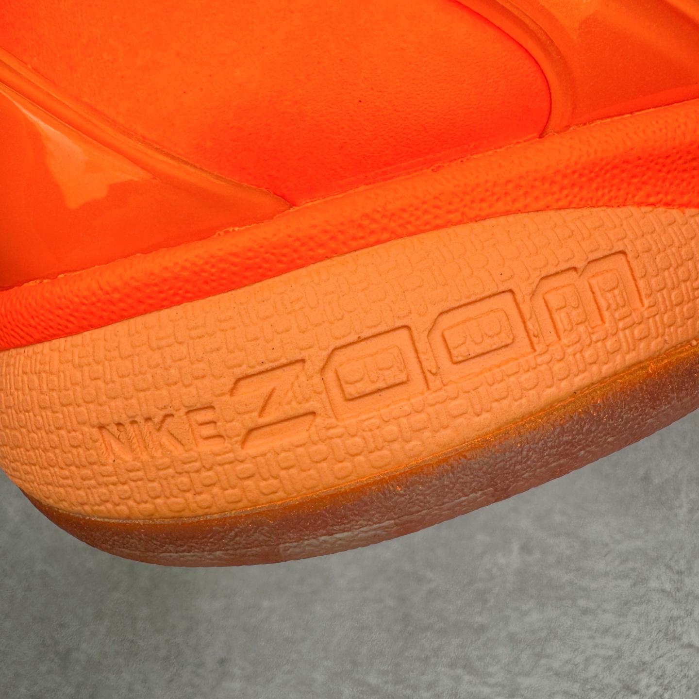 图片[17]-＃H12纯原 NK Zoom Kobe 6 Protro 科比六代 橙银色 IH1871-800 完美复刻公司货 前掌超大Zoom Turbo气垫 后掌EVA缓震 真正的原汁原味 还原ZP脚感 全身鞋材卡料色独家定制 唯一正确喷漆工艺Swoosh 正确凹凸蛇鳞工艺 正确鞋面渐变效果 内全置真动飞态线 独立原厂模具 最大尺码达到48.5码 首批不拼图大几率过验 亲测已过 支持各种高强度实战 无需担心 上脚价 补货周期极长 脚宽建议买大半码 科比系列前掌偏窄 不影响二次销售 支持七天无理由退换 尺码：41 42 42.5 43 44 44.5 45 45.5 46 47.5 48.5 49.5-选品中心