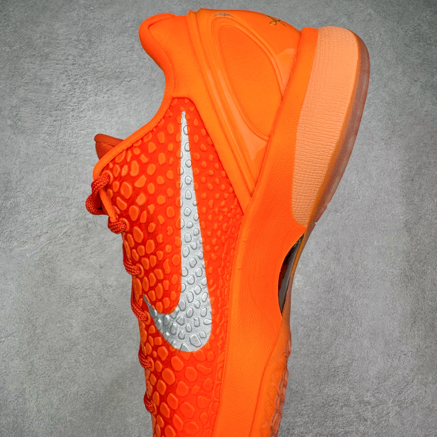 图片[7]-＃H12纯原 NK Zoom Kobe 6 Protro 科比六代 橙银色 IH1871-800 完美复刻公司货 前掌超大Zoom Turbo气垫 后掌EVA缓震 真正的原汁原味 还原ZP脚感 全身鞋材卡料色独家定制 唯一正确喷漆工艺Swoosh 正确凹凸蛇鳞工艺 正确鞋面渐变效果 内全置真动飞态线 独立原厂模具 最大尺码达到48.5码 首批不拼图大几率过验 亲测已过 支持各种高强度实战 无需担心 上脚价 补货周期极长 脚宽建议买大半码 科比系列前掌偏窄 不影响二次销售 支持七天无理由退换 尺码：41 42 42.5 43 44 44.5 45 45.5 46 47.5 48.5 49.5-选品中心