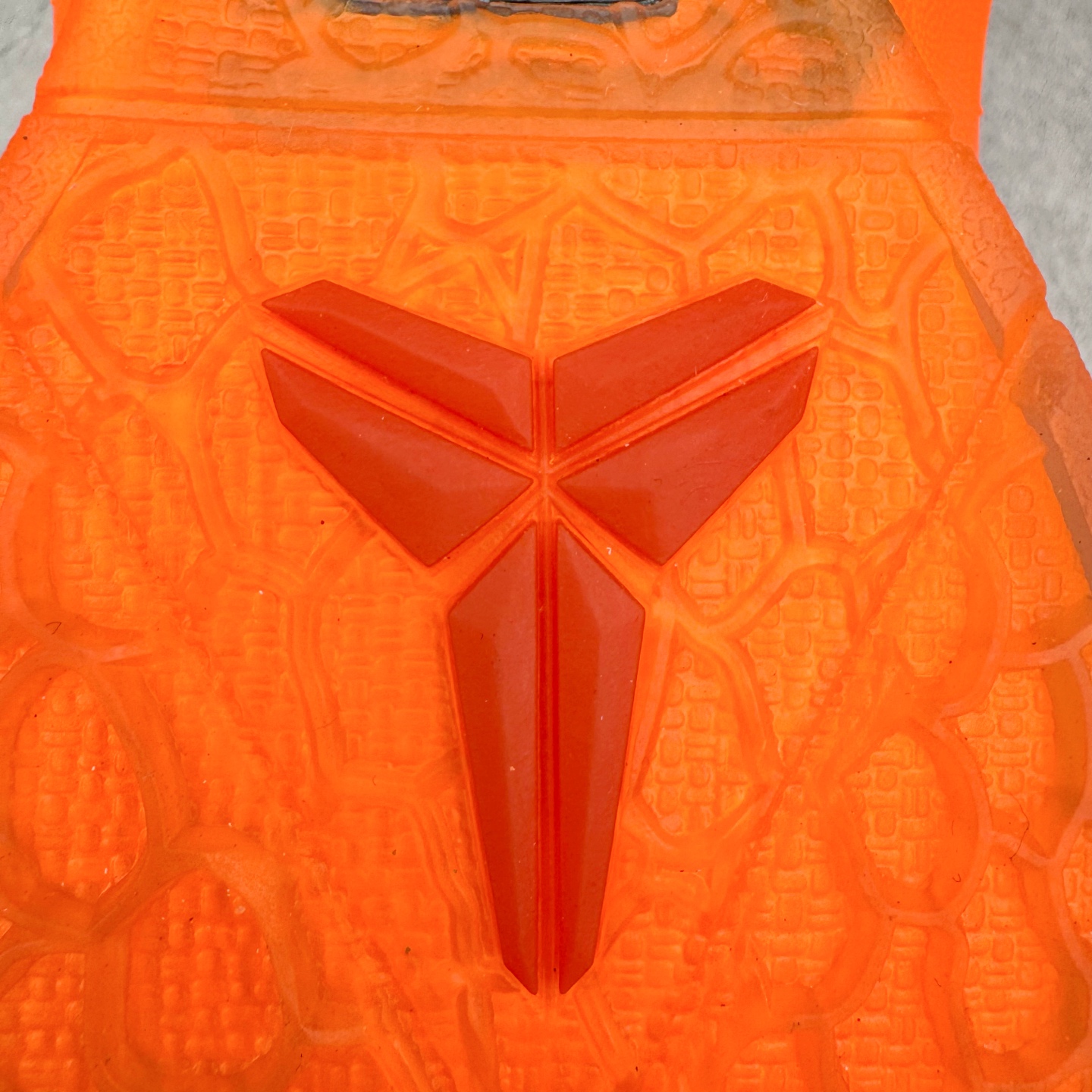 图片[19]-＃H12纯原 NK Zoom Kobe 6 Protro 科比六代 橙银色 IH1871-800 完美复刻公司货 前掌超大Zoom Turbo气垫 后掌EVA缓震 真正的原汁原味 还原ZP脚感 全身鞋材卡料色独家定制 唯一正确喷漆工艺Swoosh 正确凹凸蛇鳞工艺 正确鞋面渐变效果 内全置真动飞态线 独立原厂模具 最大尺码达到48.5码 首批不拼图大几率过验 亲测已过 支持各种高强度实战 无需担心 上脚价 补货周期极长 脚宽建议买大半码 科比系列前掌偏窄 不影响二次销售 支持七天无理由退换 尺码：41 42 42.5 43 44 44.5 45 45.5 46 47.5 48.5 49.5-选品中心