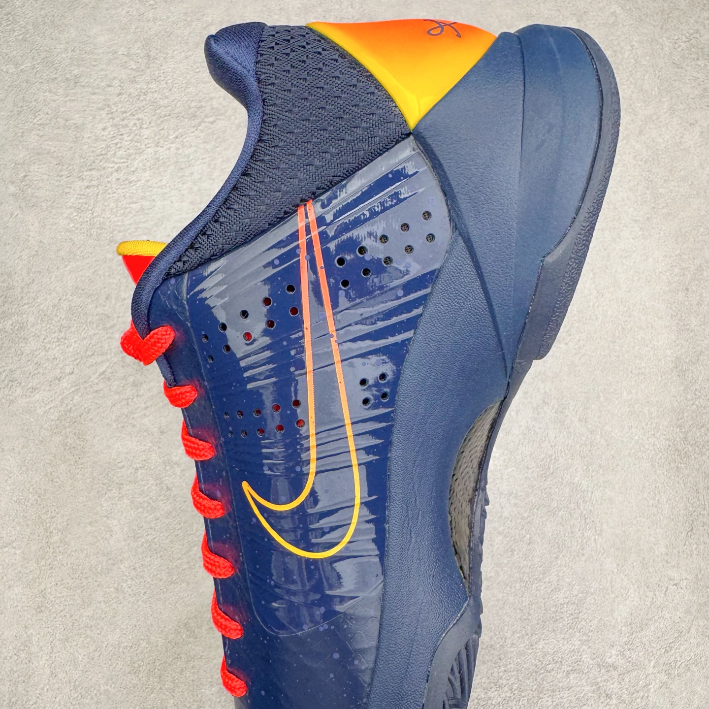 图片[7]-＃H12纯原 Caitlin Clark x Nike Kobe 5 Protro “Indiana Fever” 科比5代克拉克森联名蓝色 IM3207-400 完美复刻公司货 前掌超大Zoom Turbo气垫 后掌EVA缓震 真正的原汁原味 还原ZP脚感 全身鞋材卡料色独家定制 唯一正确喷漆工艺Swoosh 正确凹凸蛇鳞工艺 正确鞋面渐变效果 内全置真动飞态线 独立原厂模具 最大尺码达到49.5码 首批不拼图大几率过验 亲测已过 支持各种高强度实战 无需担心 上脚价 补货周期极长 脚宽建议买大半码 科比系列前掌偏窄 不影响二次销售 支持七天无理由退换 尺码：41 42 42.5 43 44 44.5 45 45.5 46 47.5 48.5 49.5-选品中心