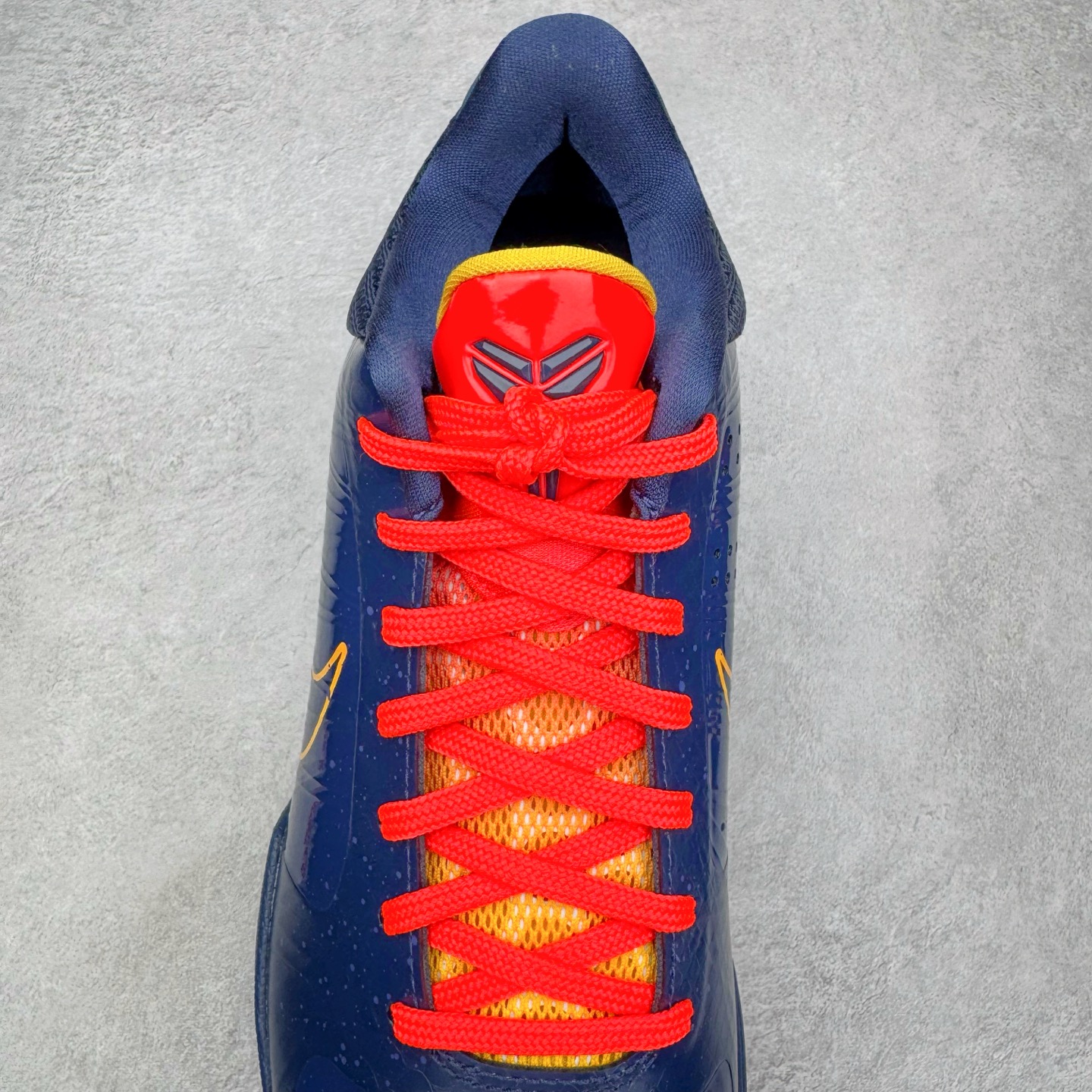 图片[5]-＃H12纯原 Caitlin Clark x Nike Kobe 5 Protro “Indiana Fever” 科比5代克拉克森联名蓝色 IM3207-400 完美复刻公司货 前掌超大Zoom Turbo气垫 后掌EVA缓震 真正的原汁原味 还原ZP脚感 全身鞋材卡料色独家定制 唯一正确喷漆工艺Swoosh 正确凹凸蛇鳞工艺 正确鞋面渐变效果 内全置真动飞态线 独立原厂模具 最大尺码达到49.5码 首批不拼图大几率过验 亲测已过 支持各种高强度实战 无需担心 上脚价 补货周期极长 脚宽建议买大半码 科比系列前掌偏窄 不影响二次销售 支持七天无理由退换 尺码：41 42 42.5 43 44 44.5 45 45.5 46 47.5 48.5 49.5-选品中心