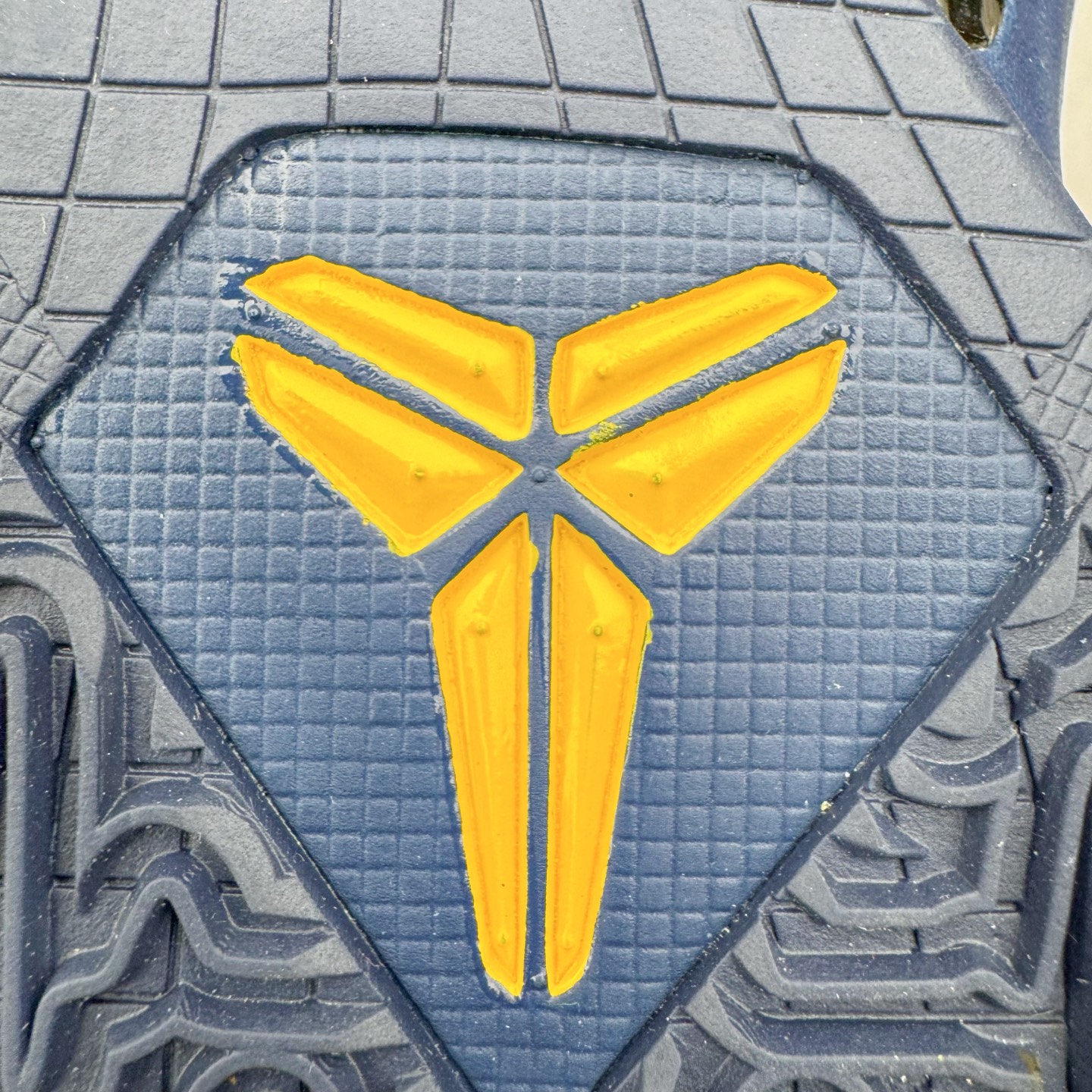 图片[11]-＃H12纯原 Caitlin Clark x Nike Kobe 5 Protro “Indiana Fever” 科比5代克拉克森联名蓝色 IM3207-400 完美复刻公司货 前掌超大Zoom Turbo气垫 后掌EVA缓震 真正的原汁原味 还原ZP脚感 全身鞋材卡料色独家定制 唯一正确喷漆工艺Swoosh 正确凹凸蛇鳞工艺 正确鞋面渐变效果 内全置真动飞态线 独立原厂模具 最大尺码达到49.5码 首批不拼图大几率过验 亲测已过 支持各种高强度实战 无需担心 上脚价 补货周期极长 脚宽建议买大半码 科比系列前掌偏窄 不影响二次销售 支持七天无理由退换 尺码：41 42 42.5 43 44 44.5 45 45.5 46 47.5 48.5 49.5-选品中心