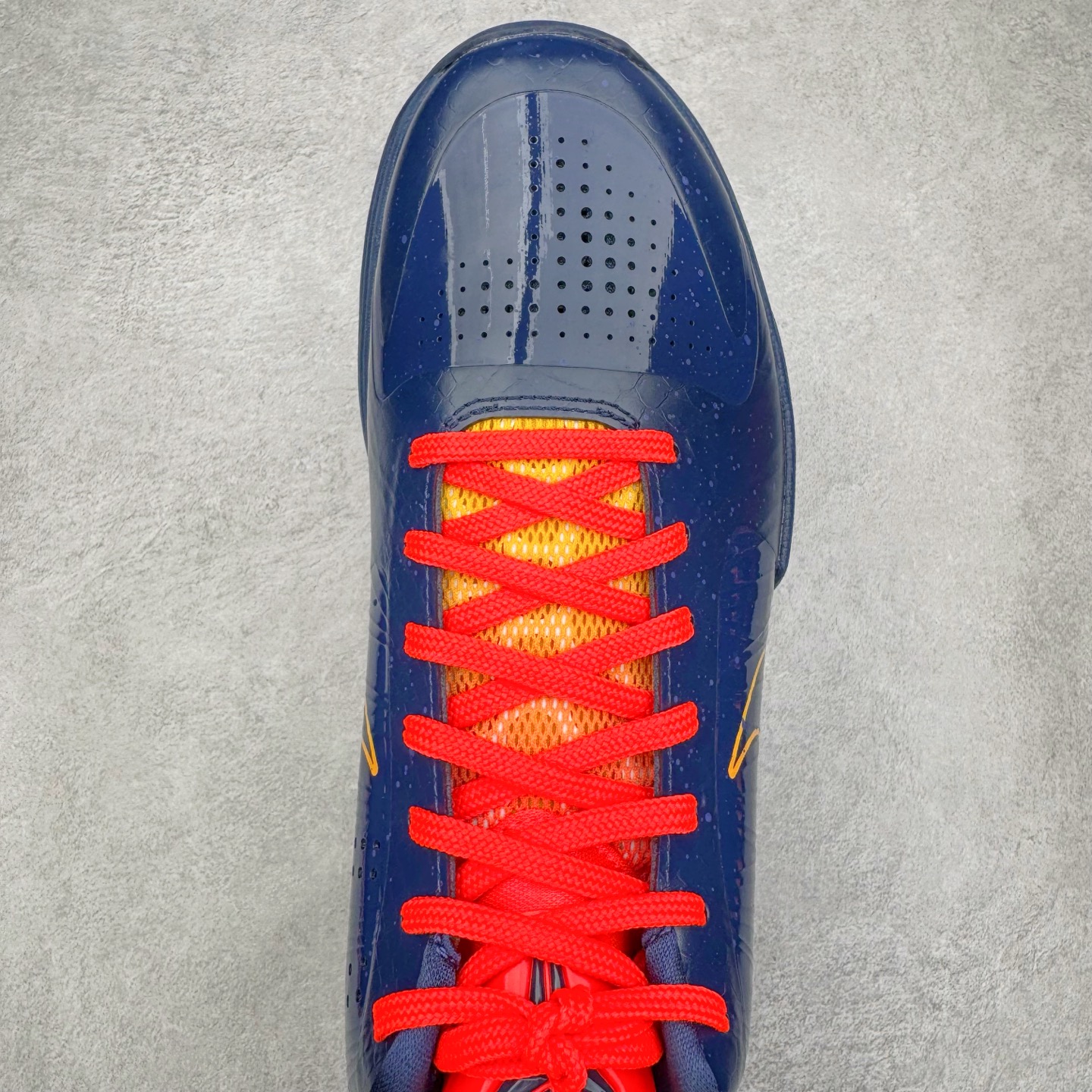 图片[4]-＃H12纯原 Caitlin Clark x Nike Kobe 5 Protro “Indiana Fever” 科比5代克拉克森联名蓝色 IM3207-400 完美复刻公司货 前掌超大Zoom Turbo气垫 后掌EVA缓震 真正的原汁原味 还原ZP脚感 全身鞋材卡料色独家定制 唯一正确喷漆工艺Swoosh 正确凹凸蛇鳞工艺 正确鞋面渐变效果 内全置真动飞态线 独立原厂模具 最大尺码达到49.5码 首批不拼图大几率过验 亲测已过 支持各种高强度实战 无需担心 上脚价 补货周期极长 脚宽建议买大半码 科比系列前掌偏窄 不影响二次销售 支持七天无理由退换 尺码：41 42 42.5 43 44 44.5 45 45.5 46 47.5 48.5 49.5-选品中心