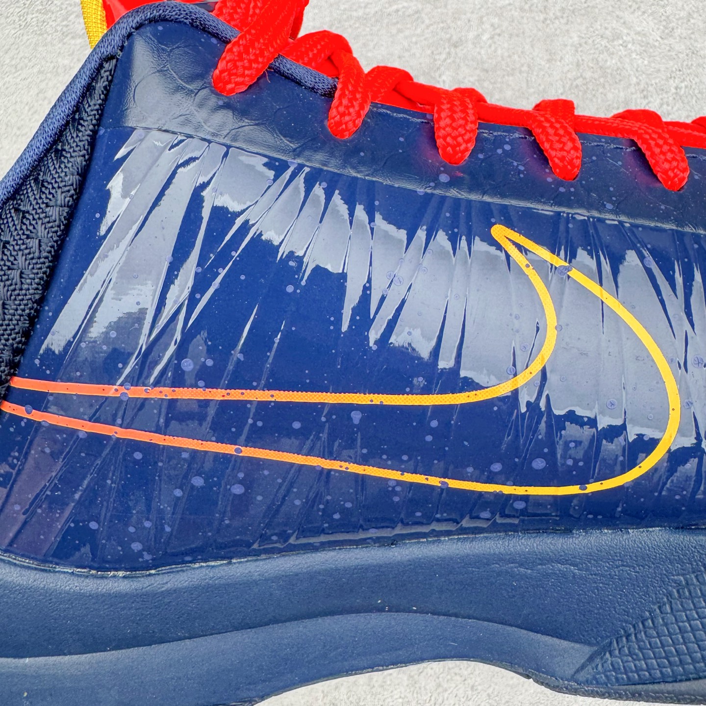 图片[16]-＃H12纯原 Caitlin Clark x Nike Kobe 5 Protro “Indiana Fever” 科比5代克拉克森联名蓝色 IM3207-400 完美复刻公司货 前掌超大Zoom Turbo气垫 后掌EVA缓震 真正的原汁原味 还原ZP脚感 全身鞋材卡料色独家定制 唯一正确喷漆工艺Swoosh 正确凹凸蛇鳞工艺 正确鞋面渐变效果 内全置真动飞态线 独立原厂模具 最大尺码达到49.5码 首批不拼图大几率过验 亲测已过 支持各种高强度实战 无需担心 上脚价 补货周期极长 脚宽建议买大半码 科比系列前掌偏窄 不影响二次销售 支持七天无理由退换 尺码：41 42 42.5 43 44 44.5 45 45.5 46 47.5 48.5 49.5-选品中心