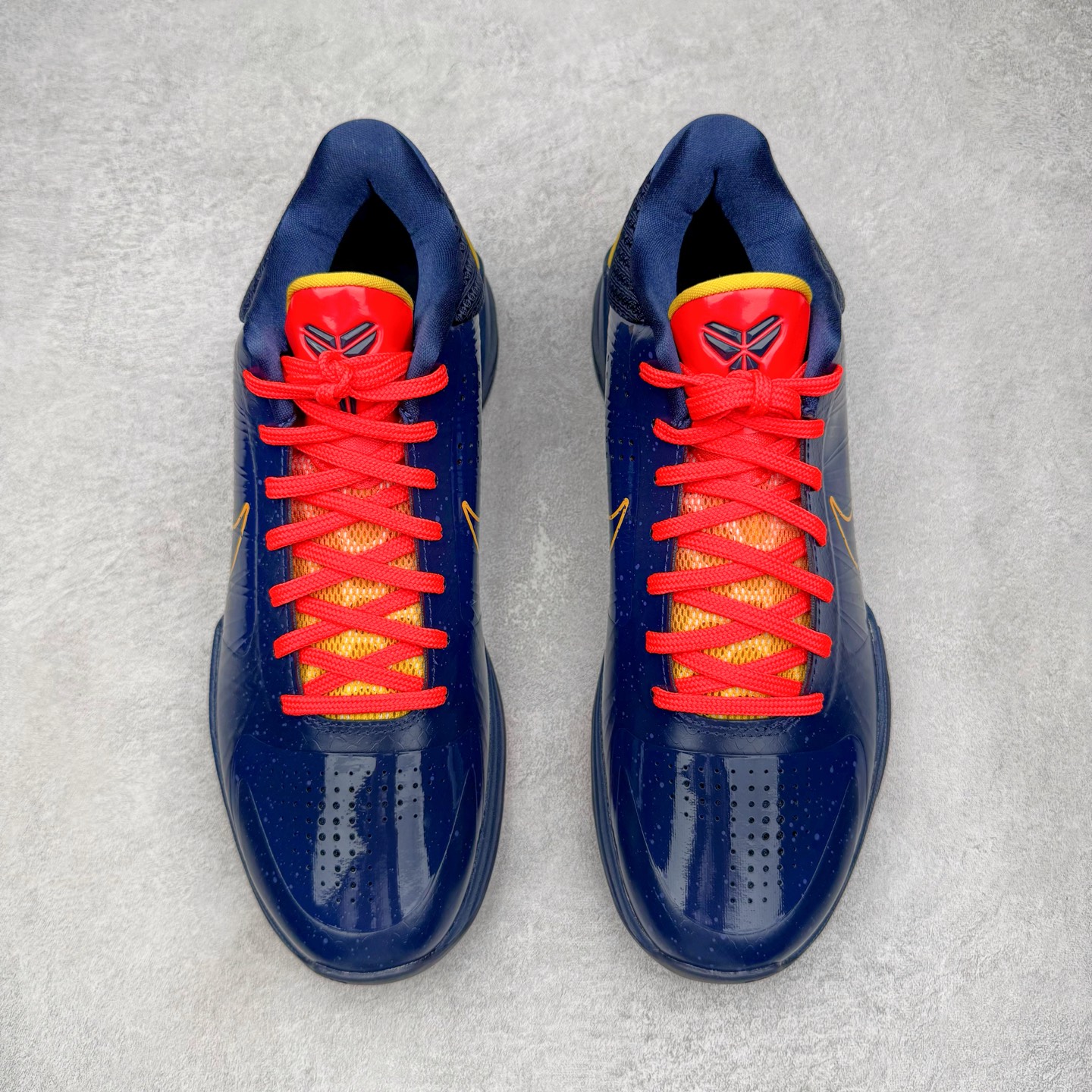 图片[2]-＃H12纯原 Caitlin Clark x Nike Kobe 5 Protro “Indiana Fever” 科比5代克拉克森联名蓝色 IM3207-400 完美复刻公司货 前掌超大Zoom Turbo气垫 后掌EVA缓震 真正的原汁原味 还原ZP脚感 全身鞋材卡料色独家定制 唯一正确喷漆工艺Swoosh 正确凹凸蛇鳞工艺 正确鞋面渐变效果 内全置真动飞态线 独立原厂模具 最大尺码达到49.5码 首批不拼图大几率过验 亲测已过 支持各种高强度实战 无需担心 上脚价 补货周期极长 脚宽建议买大半码 科比系列前掌偏窄 不影响二次销售 支持七天无理由退换 尺码：41 42 42.5 43 44 44.5 45 45.5 46 47.5 48.5 49.5-选品中心