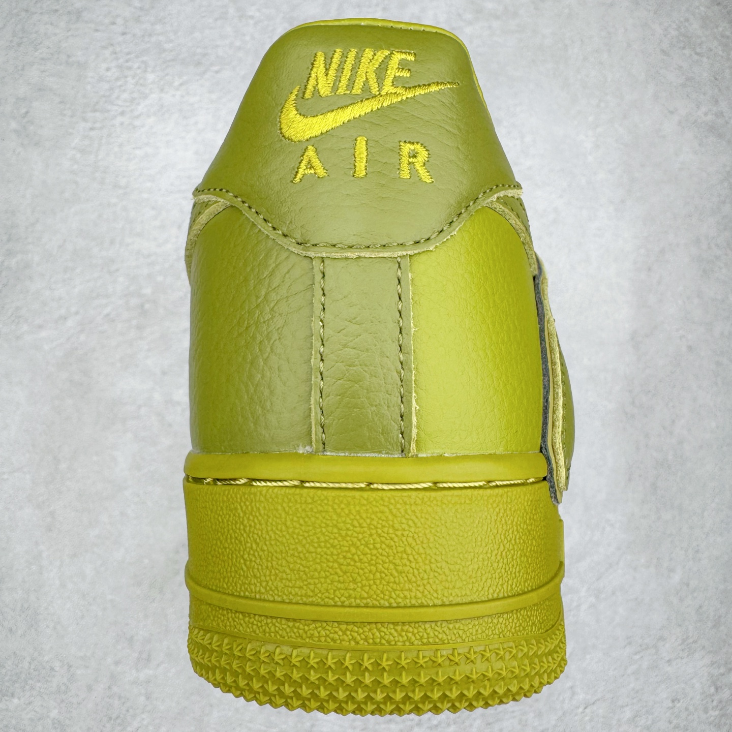 图片[8]-＃S2纯原 CPFM x NK Air Force 1 07 Low 空军一号系列低帮经典百搭休闲运动板鞋“联名放大补丁字母” FQ7069-300 近日，A$AP Bari 在其官方社交媒体上预告了 Cactus Plant Flea Market (CPFM) 和 Nike Air Force 1 Low 的全新配色。此次全新推出的紫色和苔藓绿配色，保留了原始黑白版本的标志性风格，均采用皮革鞋面、尼龙鞋舌、带有反光底衬的「AIR SUNSHINE」及同色 AF1 橡胶鞋底。尺码：39 40 40.5 41 42 42.5 43 44 44.5 45 46 47.5 48.5-选品中心