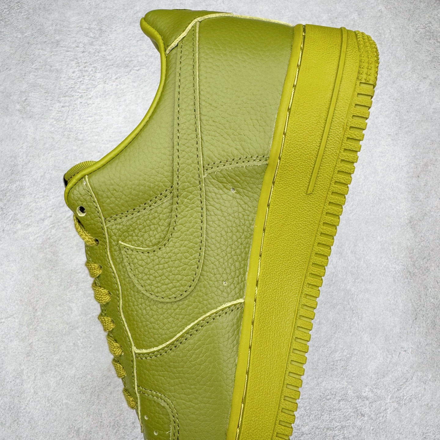 图片[7]-＃S2纯原 CPFM x NK Air Force 1 07 Low 空军一号系列低帮经典百搭休闲运动板鞋“联名放大补丁字母” FQ7069-300 近日，A$AP Bari 在其官方社交媒体上预告了 Cactus Plant Flea Market (CPFM) 和 Nike Air Force 1 Low 的全新配色。此次全新推出的紫色和苔藓绿配色，保留了原始黑白版本的标志性风格，均采用皮革鞋面、尼龙鞋舌、带有反光底衬的「AIR SUNSHINE」及同色 AF1 橡胶鞋底。尺码：39 40 40.5 41 42 42.5 43 44 44.5 45 46 47.5 48.5-选品中心