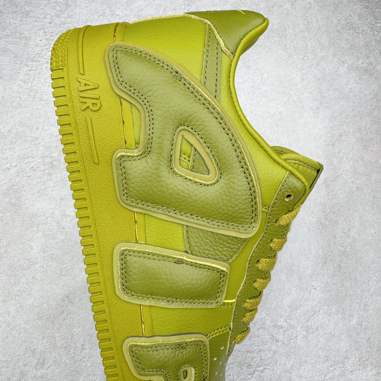 图片[6]-＃S2纯原 CPFM x NK Air Force 1 07 Low 空军一号系列低帮经典百搭休闲运动板鞋“联名放大补丁字母” FQ7069-300 近日，A$AP Bari 在其官方社交媒体上预告了 Cactus Plant Flea Market (CPFM) 和 Nike Air Force 1 Low 的全新配色。此次全新推出的紫色和苔藓绿配色，保留了原始黑白版本的标志性风格，均采用皮革鞋面、尼龙鞋舌、带有反光底衬的「AIR SUNSHINE」及同色 AF1 橡胶鞋底。尺码：39 40 40.5 41 42 42.5 43 44 44.5 45 46 47.5 48.5-选品中心