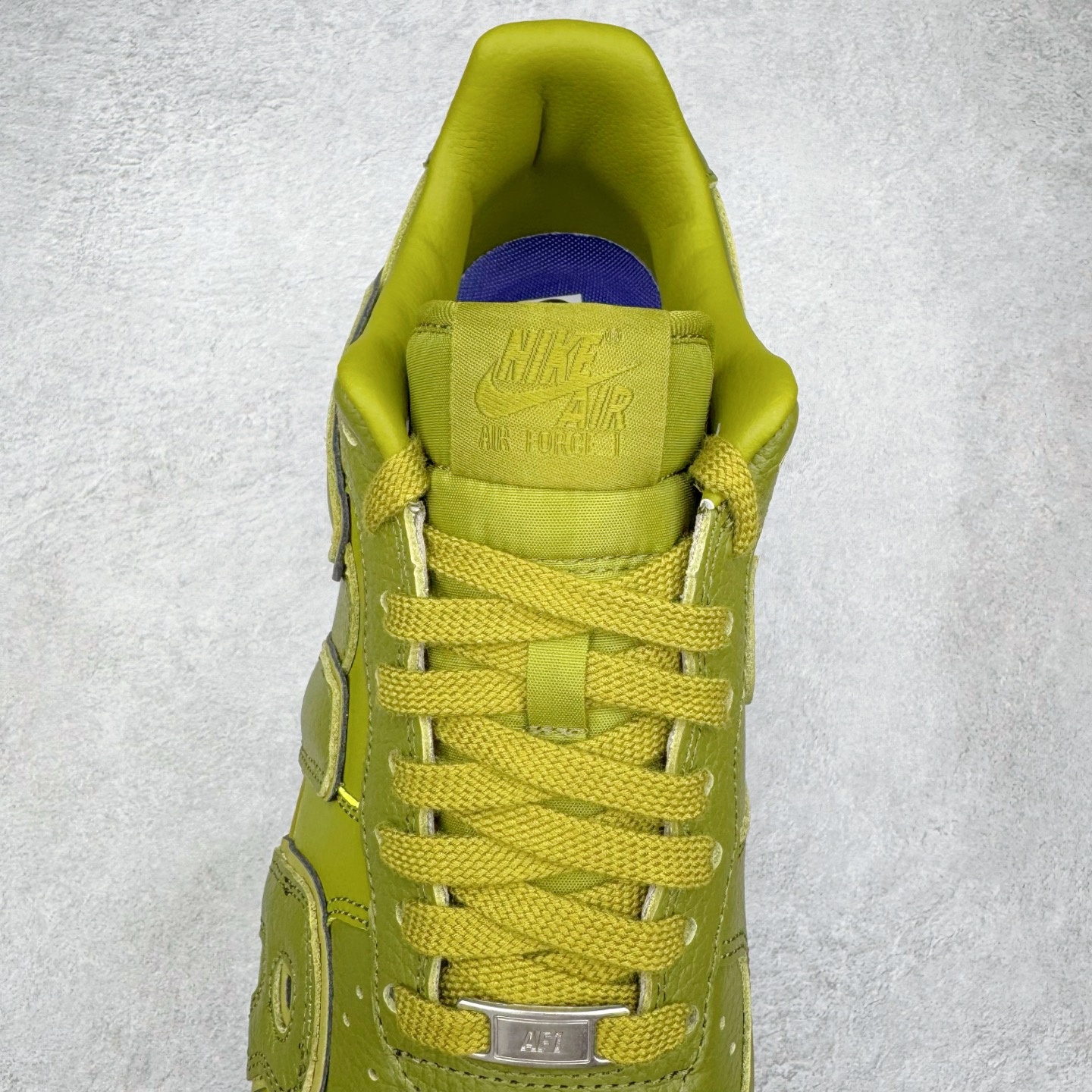 图片[5]-＃S2纯原 CPFM x NK Air Force 1 07 Low 空军一号系列低帮经典百搭休闲运动板鞋“联名放大补丁字母” FQ7069-300 近日，A$AP Bari 在其官方社交媒体上预告了 Cactus Plant Flea Market (CPFM) 和 Nike Air Force 1 Low 的全新配色。此次全新推出的紫色和苔藓绿配色，保留了原始黑白版本的标志性风格，均采用皮革鞋面、尼龙鞋舌、带有反光底衬的「AIR SUNSHINE」及同色 AF1 橡胶鞋底。尺码：39 40 40.5 41 42 42.5 43 44 44.5 45 46 47.5 48.5-选品中心