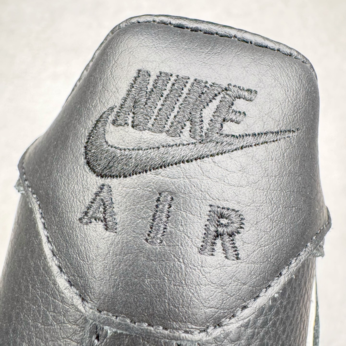 图片[14]-＃S2纯原 CPFM x NK Air Force 1 07 Low 空军一号系列低帮经典百搭休闲运动板鞋“联名放大补丁字母” HJ8463-001 近日，A$AP Bari 在其官方社交媒体上预告了 Cactus Plant Flea Market (CPFM) 和 Nike Air Force 1 Low 的全新配色。此次全新推出的紫色和苔藓绿配色，保留了原始黑白版本的标志性风格，均采用皮革鞋面、尼龙鞋舌、带有反光底衬的「AIR SUNSHINE」及同色 AF1 橡胶鞋底。尺码：39 40 40.5 41 42 42.5 43 44 44.5 45 46 47.5 48.5-选品中心