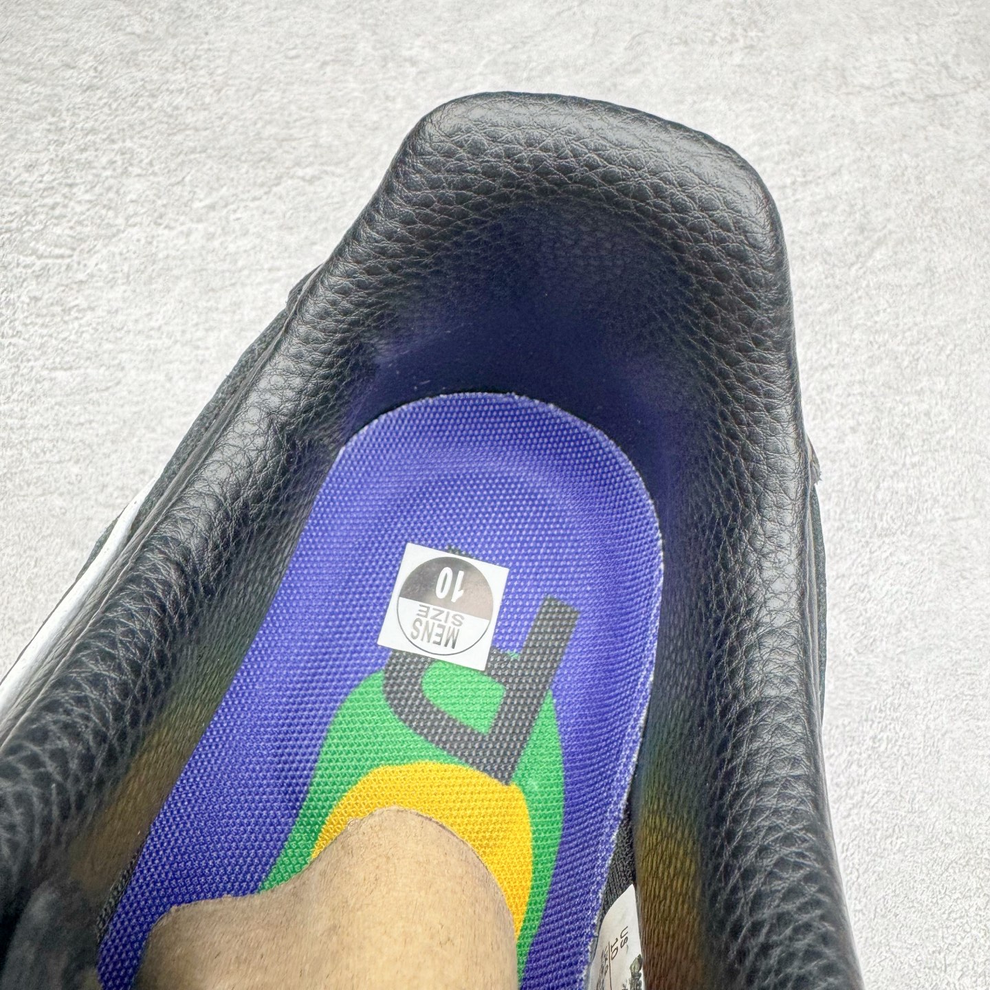 图片[17]-＃S2纯原 CPFM x NK Air Force 1 07 Low 空军一号系列低帮经典百搭休闲运动板鞋“联名放大补丁字母” HJ8463-001 近日，A$AP Bari 在其官方社交媒体上预告了 Cactus Plant Flea Market (CPFM) 和 Nike Air Force 1 Low 的全新配色。此次全新推出的紫色和苔藓绿配色，保留了原始黑白版本的标志性风格，均采用皮革鞋面、尼龙鞋舌、带有反光底衬的「AIR SUNSHINE」及同色 AF1 橡胶鞋底。尺码：39 40 40.5 41 42 42.5 43 44 44.5 45 46 47.5 48.5-选品中心