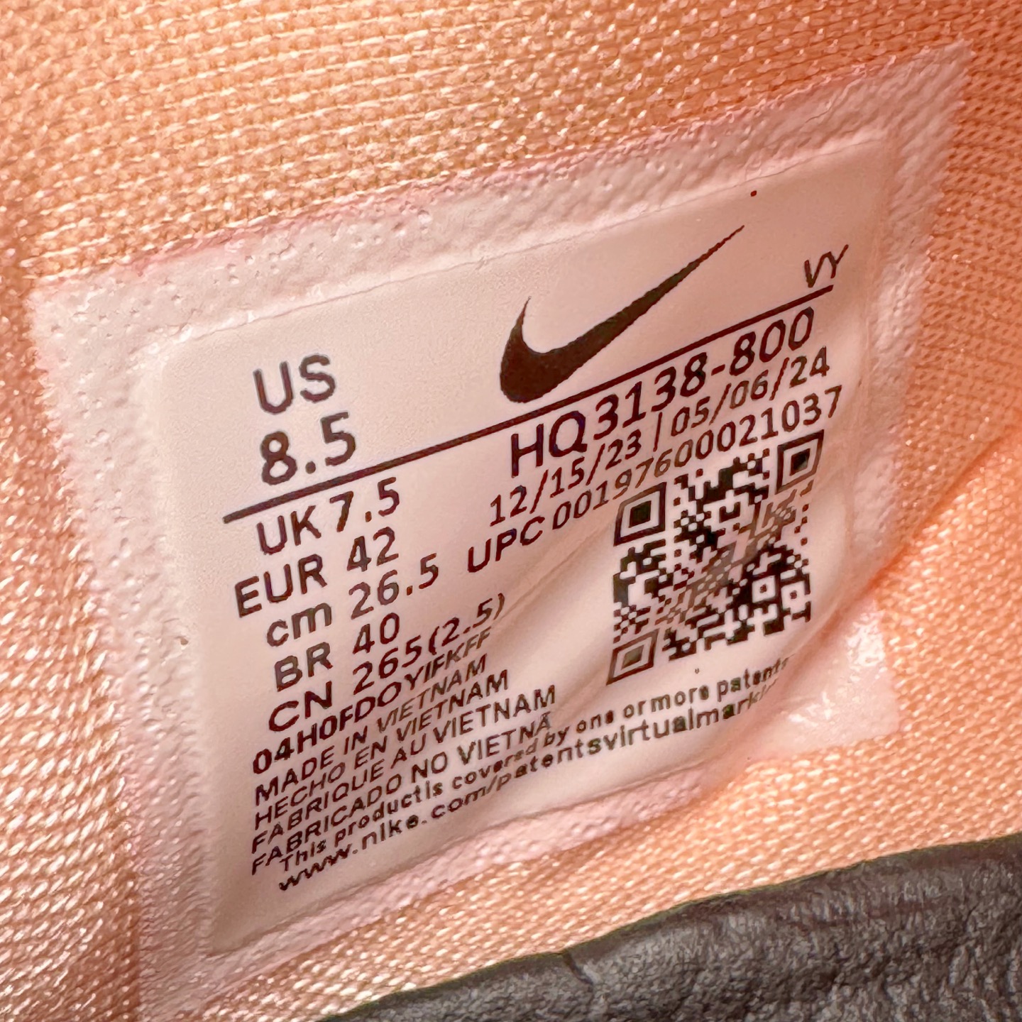 图片[11]-＃灭世海外版 NK Zoom Kobe Ⅷ System 科比8代复刻实战运动低帮文化篮球鞋 水蜜桃HQ3138-800 纯原海外版气垫品质吊打各路纯原 气压➕耐久双重保障 前掌ZOOM TURBO➕后掌马蹄Zoom 后掌澎湃脚感无出其右 全套冲刀改版 鞋型还原度95% 宽脚选手必入货品 鞋头2.5mm上翘空间 不挤脚 完美释放脚趾活动空间 正码正拍 脚型适配性 市场最强没有之一 鞋面工艺全新升级 100%对标正品 原厂聚氨酯蛇鳞 珠光密度同步正品 Swoosh喷漆工艺 还原度接近100% 全新后跟TPU模具 正确S型弧度 区分市场纯原（市场纯原采用公版模具 后跟TPU几乎无弧度）国产天花板橡胶配方 抓地力爆炸 海外口碑炸裂 鞋舌LOGO正确内嵌压印 原厂碳板 正确原盒 厚积薄发 王者归来 拒绝杀猪 拒绝套路 灭世纯原海外版科比系列 致力打造实战第一标杆 尺码：39-47.5 全新模具 正码正拍-选品中心