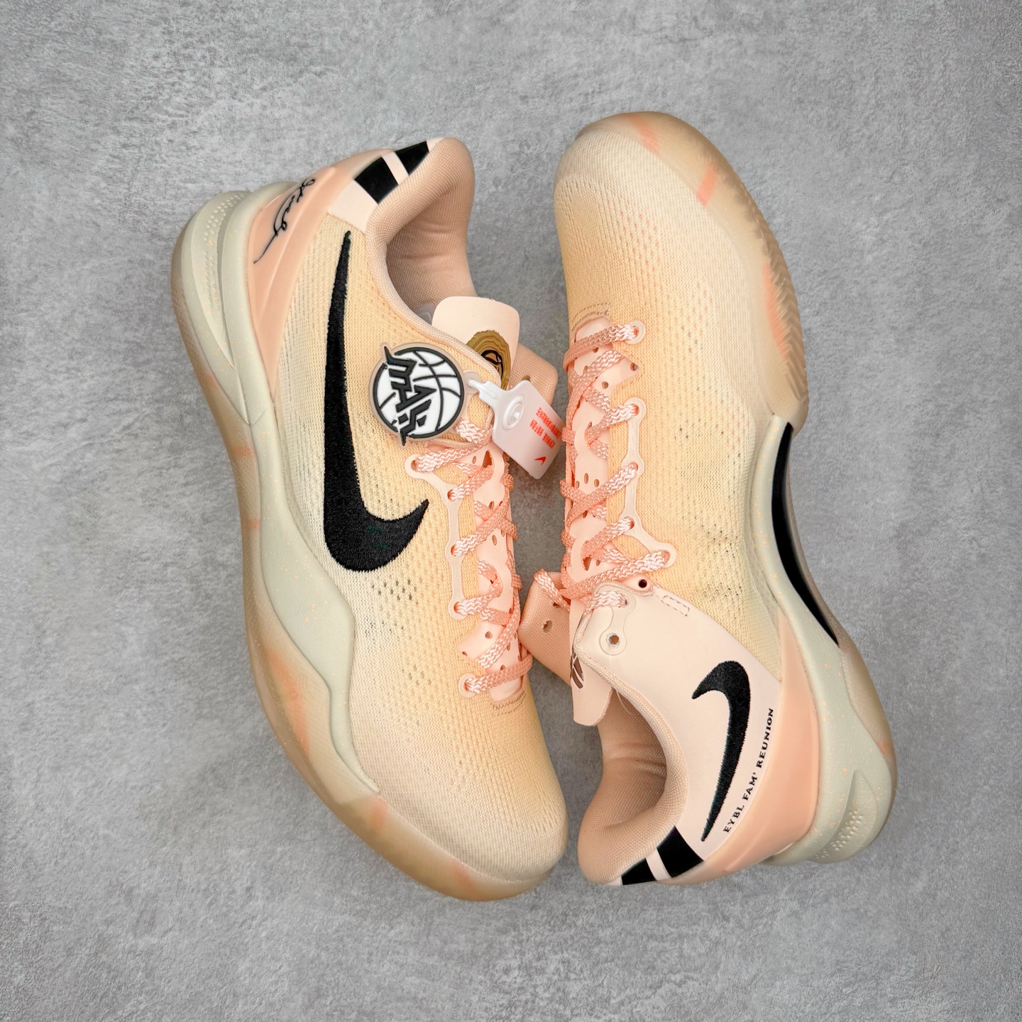 图片[3]-＃灭世海外版 NK Zoom Kobe Ⅷ System 科比8代复刻实战运动低帮文化篮球鞋 水蜜桃HQ3138-800 纯原海外版气垫品质吊打各路纯原 气压➕耐久双重保障 前掌ZOOM TURBO➕后掌马蹄Zoom 后掌澎湃脚感无出其右 全套冲刀改版 鞋型还原度95% 宽脚选手必入货品 鞋头2.5mm上翘空间 不挤脚 完美释放脚趾活动空间 正码正拍 脚型适配性 市场最强没有之一 鞋面工艺全新升级 100%对标正品 原厂聚氨酯蛇鳞 珠光密度同步正品 Swoosh喷漆工艺 还原度接近100% 全新后跟TPU模具 正确S型弧度 区分市场纯原（市场纯原采用公版模具 后跟TPU几乎无弧度）国产天花板橡胶配方 抓地力爆炸 海外口碑炸裂 鞋舌LOGO正确内嵌压印 原厂碳板 正确原盒 厚积薄发 王者归来 拒绝杀猪 拒绝套路 灭世纯原海外版科比系列 致力打造实战第一标杆 尺码：39-47.5 全新模具 正码正拍-选品中心