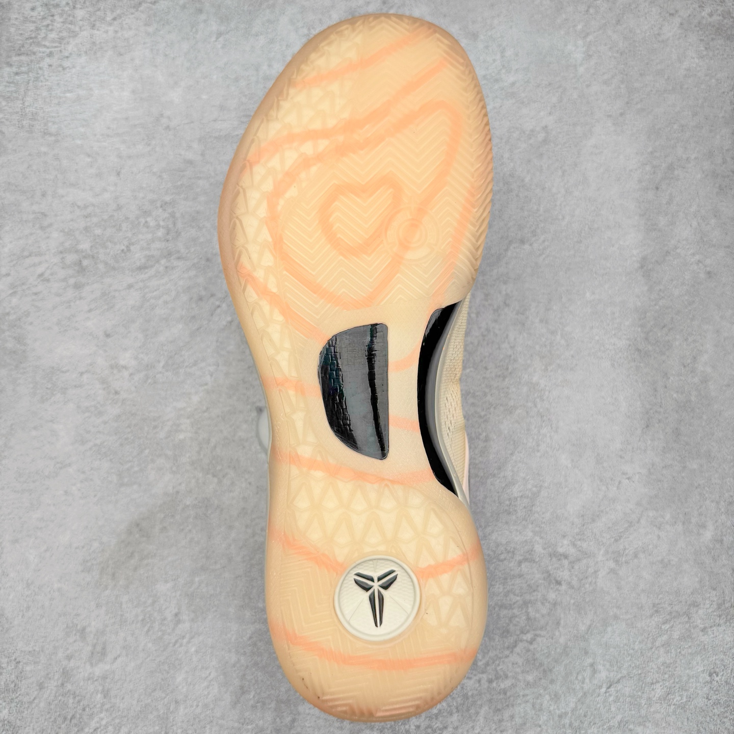 图片[9]-＃灭世海外版 NK Zoom Kobe Ⅷ System 科比8代复刻实战运动低帮文化篮球鞋 水蜜桃HQ3138-800 纯原海外版气垫品质吊打各路纯原 气压➕耐久双重保障 前掌ZOOM TURBO➕后掌马蹄Zoom 后掌澎湃脚感无出其右 全套冲刀改版 鞋型还原度95% 宽脚选手必入货品 鞋头2.5mm上翘空间 不挤脚 完美释放脚趾活动空间 正码正拍 脚型适配性 市场最强没有之一 鞋面工艺全新升级 100%对标正品 原厂聚氨酯蛇鳞 珠光密度同步正品 Swoosh喷漆工艺 还原度接近100% 全新后跟TPU模具 正确S型弧度 区分市场纯原（市场纯原采用公版模具 后跟TPU几乎无弧度）国产天花板橡胶配方 抓地力爆炸 海外口碑炸裂 鞋舌LOGO正确内嵌压印 原厂碳板 正确原盒 厚积薄发 王者归来 拒绝杀猪 拒绝套路 灭世纯原海外版科比系列 致力打造实战第一标杆 尺码：39-47.5 全新模具 正码正拍-选品中心