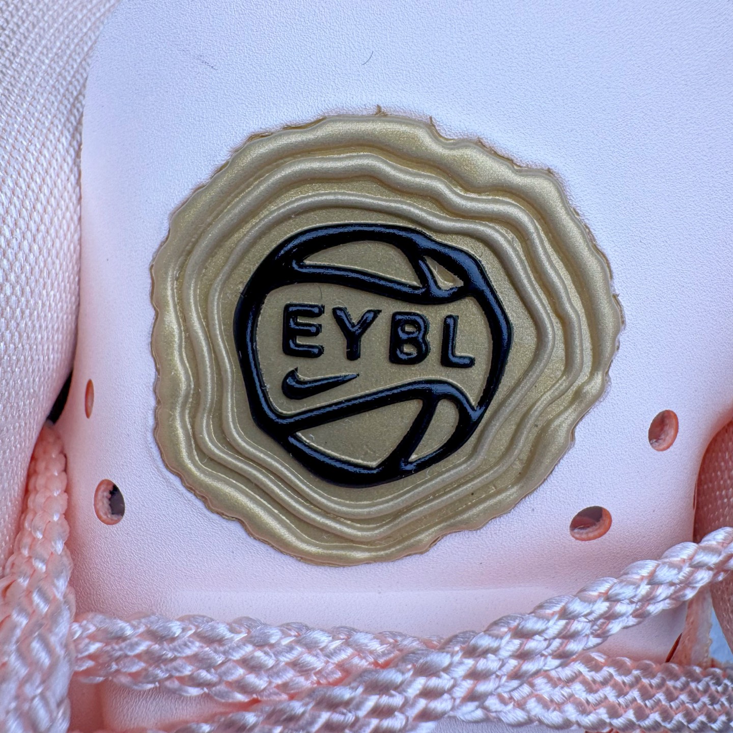 图片[14]-＃灭世海外版 NK Zoom Kobe Ⅷ System 科比8代复刻实战运动低帮文化篮球鞋 水蜜桃HQ3138-800 纯原海外版气垫品质吊打各路纯原 气压➕耐久双重保障 前掌ZOOM TURBO➕后掌马蹄Zoom 后掌澎湃脚感无出其右 全套冲刀改版 鞋型还原度95% 宽脚选手必入货品 鞋头2.5mm上翘空间 不挤脚 完美释放脚趾活动空间 正码正拍 脚型适配性 市场最强没有之一 鞋面工艺全新升级 100%对标正品 原厂聚氨酯蛇鳞 珠光密度同步正品 Swoosh喷漆工艺 还原度接近100% 全新后跟TPU模具 正确S型弧度 区分市场纯原（市场纯原采用公版模具 后跟TPU几乎无弧度）国产天花板橡胶配方 抓地力爆炸 海外口碑炸裂 鞋舌LOGO正确内嵌压印 原厂碳板 正确原盒 厚积薄发 王者归来 拒绝杀猪 拒绝套路 灭世纯原海外版科比系列 致力打造实战第一标杆 尺码：39-47.5 全新模具 正码正拍-选品中心