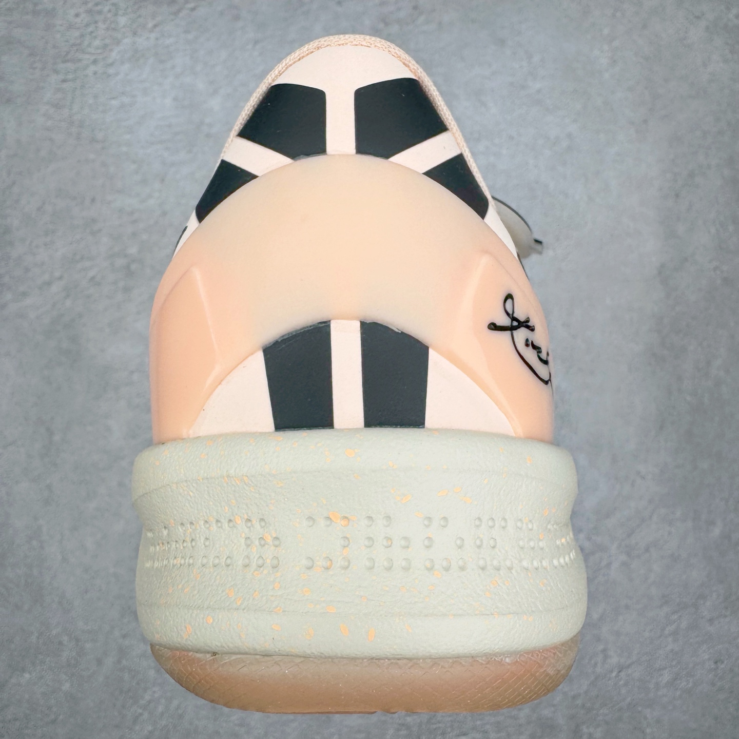 图片[8]-＃灭世海外版 NK Zoom Kobe Ⅷ System 科比8代复刻实战运动低帮文化篮球鞋 水蜜桃HQ3138-800 纯原海外版气垫品质吊打各路纯原 气压➕耐久双重保障 前掌ZOOM TURBO➕后掌马蹄Zoom 后掌澎湃脚感无出其右 全套冲刀改版 鞋型还原度95% 宽脚选手必入货品 鞋头2.5mm上翘空间 不挤脚 完美释放脚趾活动空间 正码正拍 脚型适配性 市场最强没有之一 鞋面工艺全新升级 100%对标正品 原厂聚氨酯蛇鳞 珠光密度同步正品 Swoosh喷漆工艺 还原度接近100% 全新后跟TPU模具 正确S型弧度 区分市场纯原（市场纯原采用公版模具 后跟TPU几乎无弧度）国产天花板橡胶配方 抓地力爆炸 海外口碑炸裂 鞋舌LOGO正确内嵌压印 原厂碳板 正确原盒 厚积薄发 王者归来 拒绝杀猪 拒绝套路 灭世纯原海外版科比系列 致力打造实战第一标杆 尺码：39-47.5 全新模具 正码正拍-选品中心