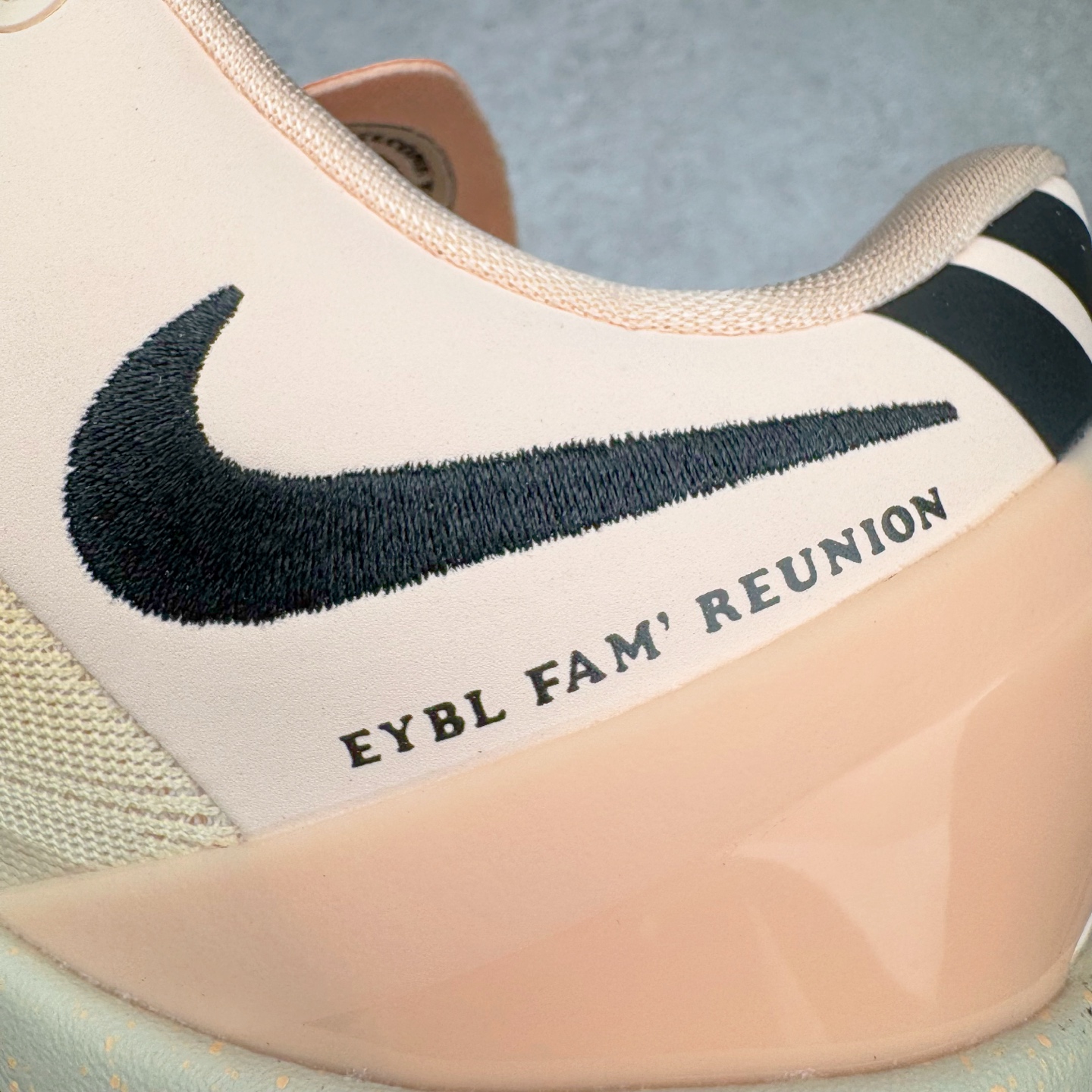 图片[17]-＃灭世海外版 NK Zoom Kobe Ⅷ System 科比8代复刻实战运动低帮文化篮球鞋 水蜜桃HQ3138-800 纯原海外版气垫品质吊打各路纯原 气压➕耐久双重保障 前掌ZOOM TURBO➕后掌马蹄Zoom 后掌澎湃脚感无出其右 全套冲刀改版 鞋型还原度95% 宽脚选手必入货品 鞋头2.5mm上翘空间 不挤脚 完美释放脚趾活动空间 正码正拍 脚型适配性 市场最强没有之一 鞋面工艺全新升级 100%对标正品 原厂聚氨酯蛇鳞 珠光密度同步正品 Swoosh喷漆工艺 还原度接近100% 全新后跟TPU模具 正确S型弧度 区分市场纯原（市场纯原采用公版模具 后跟TPU几乎无弧度）国产天花板橡胶配方 抓地力爆炸 海外口碑炸裂 鞋舌LOGO正确内嵌压印 原厂碳板 正确原盒 厚积薄发 王者归来 拒绝杀猪 拒绝套路 灭世纯原海外版科比系列 致力打造实战第一标杆 尺码：39-47.5 全新模具 正码正拍-选品中心