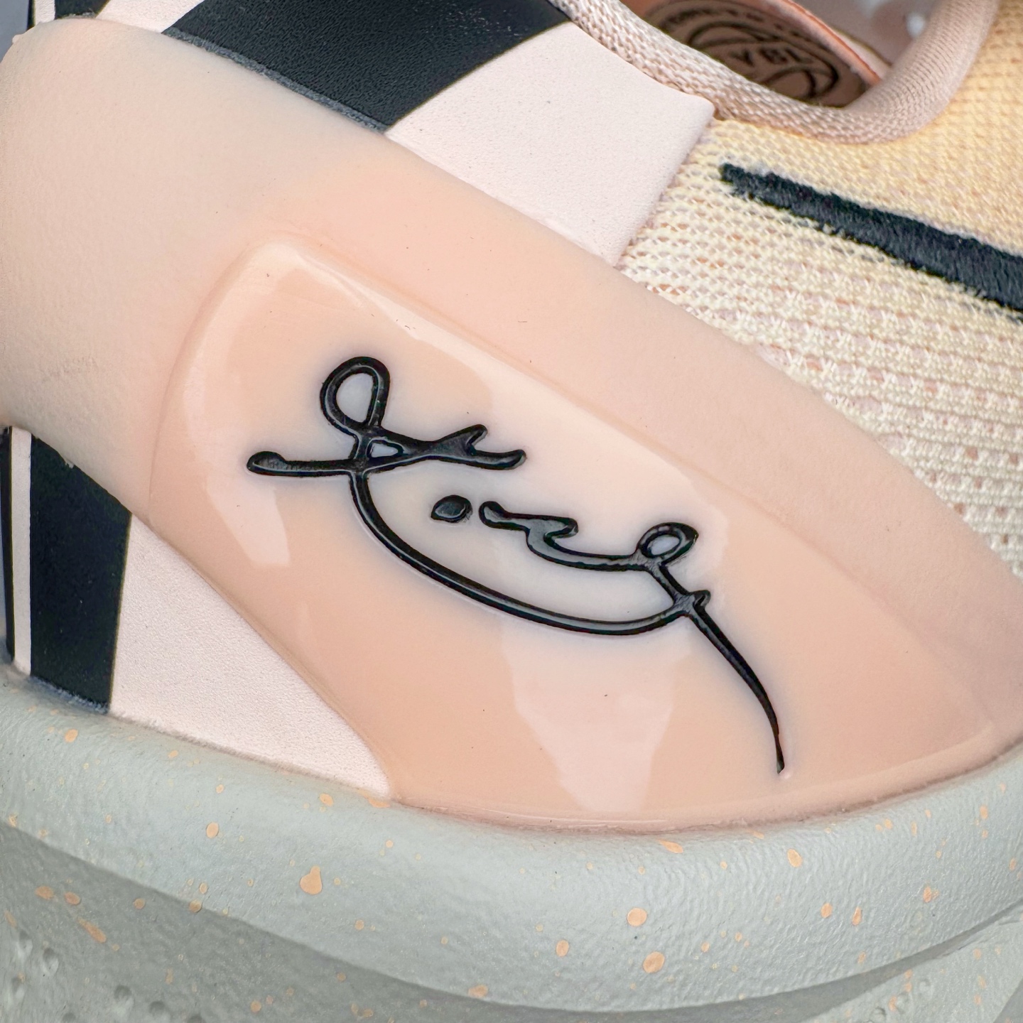 图片[19]-＃灭世海外版 NK Zoom Kobe Ⅷ System 科比8代复刻实战运动低帮文化篮球鞋 水蜜桃HQ3138-800 纯原海外版气垫品质吊打各路纯原 气压➕耐久双重保障 前掌ZOOM TURBO➕后掌马蹄Zoom 后掌澎湃脚感无出其右 全套冲刀改版 鞋型还原度95% 宽脚选手必入货品 鞋头2.5mm上翘空间 不挤脚 完美释放脚趾活动空间 正码正拍 脚型适配性 市场最强没有之一 鞋面工艺全新升级 100%对标正品 原厂聚氨酯蛇鳞 珠光密度同步正品 Swoosh喷漆工艺 还原度接近100% 全新后跟TPU模具 正确S型弧度 区分市场纯原（市场纯原采用公版模具 后跟TPU几乎无弧度）国产天花板橡胶配方 抓地力爆炸 海外口碑炸裂 鞋舌LOGO正确内嵌压印 原厂碳板 正确原盒 厚积薄发 王者归来 拒绝杀猪 拒绝套路 灭世纯原海外版科比系列 致力打造实战第一标杆 尺码：39-47.5 全新模具 正码正拍-选品中心