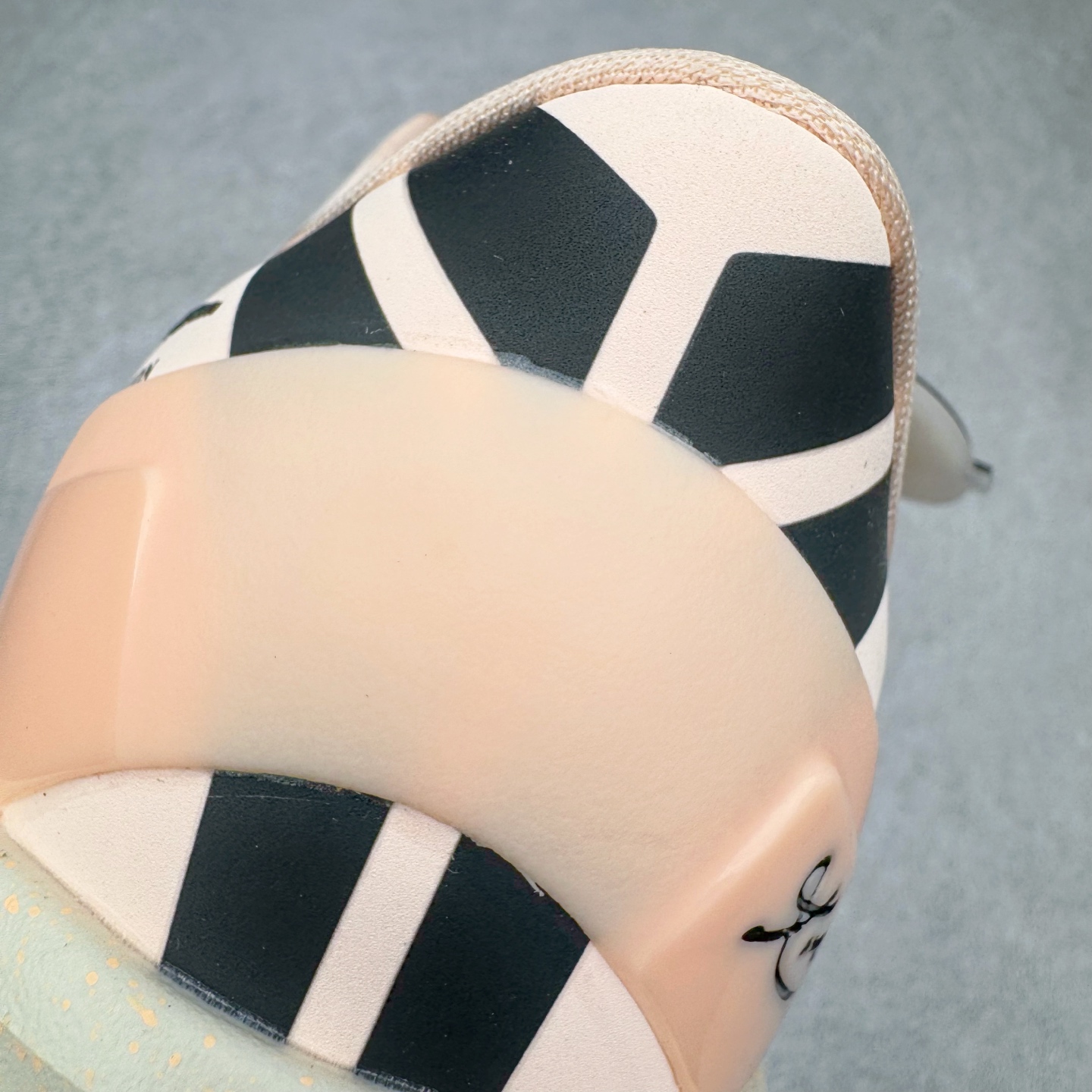 图片[18]-＃灭世海外版 NK Zoom Kobe Ⅷ System 科比8代复刻实战运动低帮文化篮球鞋 水蜜桃HQ3138-800 纯原海外版气垫品质吊打各路纯原 气压➕耐久双重保障 前掌ZOOM TURBO➕后掌马蹄Zoom 后掌澎湃脚感无出其右 全套冲刀改版 鞋型还原度95% 宽脚选手必入货品 鞋头2.5mm上翘空间 不挤脚 完美释放脚趾活动空间 正码正拍 脚型适配性 市场最强没有之一 鞋面工艺全新升级 100%对标正品 原厂聚氨酯蛇鳞 珠光密度同步正品 Swoosh喷漆工艺 还原度接近100% 全新后跟TPU模具 正确S型弧度 区分市场纯原（市场纯原采用公版模具 后跟TPU几乎无弧度）国产天花板橡胶配方 抓地力爆炸 海外口碑炸裂 鞋舌LOGO正确内嵌压印 原厂碳板 正确原盒 厚积薄发 王者归来 拒绝杀猪 拒绝套路 灭世纯原海外版科比系列 致力打造实战第一标杆 尺码：39-47.5 全新模具 正码正拍-选品中心