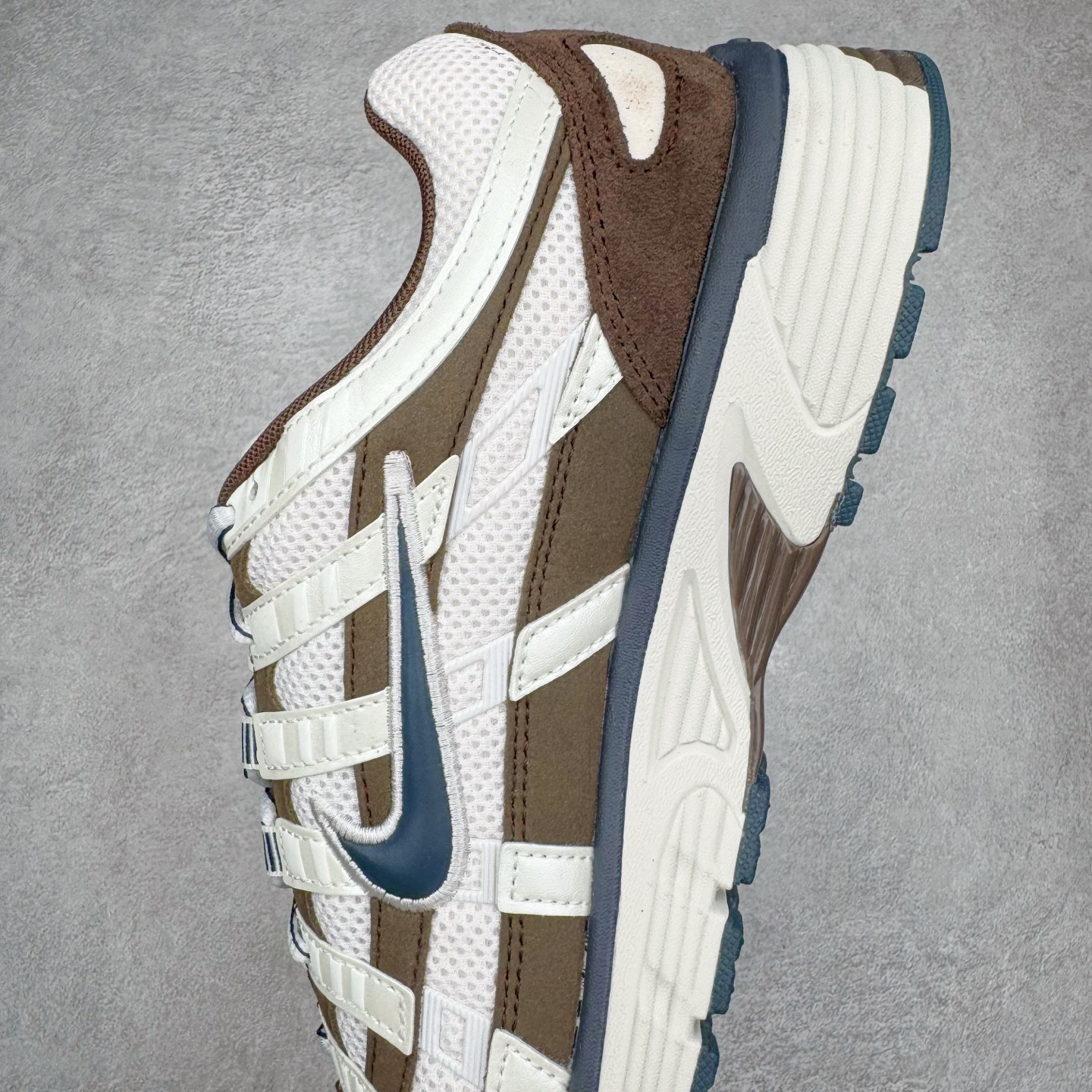 图片[7]-＃CS纯原 NK P-6000 系列低帮复古老爹风休闲运动舒适慢跑鞋 HV8972-001 购入原鞋原装纸板楦头开发 独家私模四层组合大底 市场唯一正确版本 良心定价 新配色陆续出货 进口三文治网面 融合 Pegasus 过往运动鞋设计 助力 21 世纪早期跑步运动跃升时尚新高度 采用透气网眼布、运动风格线条和耐穿覆面 兼具吸睛外观和舒适感受 中底泡绵以田径赛道为灵感 打造厚实设计 缔造出众缓震性能 尺码：36 36.5 37.5 38 38.5 39 40 40.5 41 42 42.5 43 44 44.5 45-选品中心