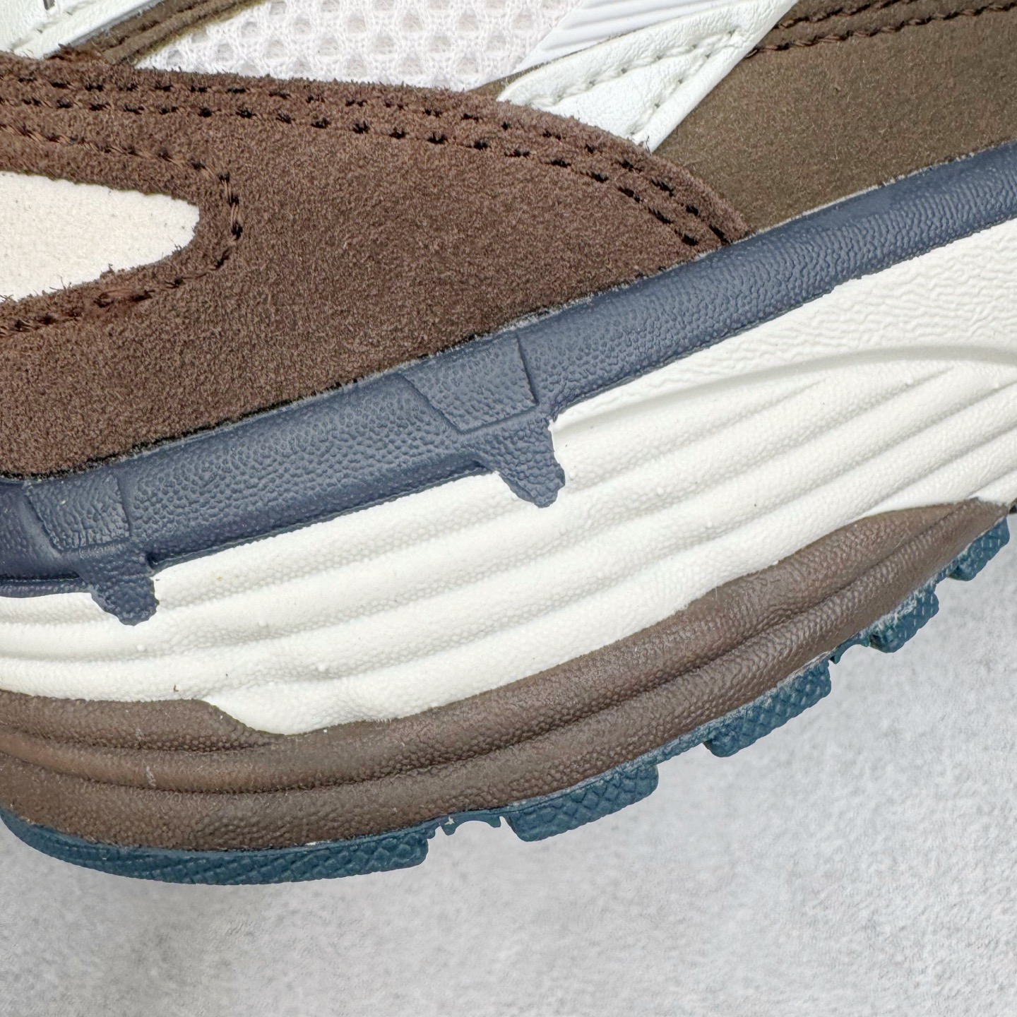 图片[19]-＃CS纯原 NK P-6000 系列低帮复古老爹风休闲运动舒适慢跑鞋 HV8972-001 购入原鞋原装纸板楦头开发 独家私模四层组合大底 市场唯一正确版本 良心定价 新配色陆续出货 进口三文治网面 融合 Pegasus 过往运动鞋设计 助力 21 世纪早期跑步运动跃升时尚新高度 采用透气网眼布、运动风格线条和耐穿覆面 兼具吸睛外观和舒适感受 中底泡绵以田径赛道为灵感 打造厚实设计 缔造出众缓震性能 尺码：36 36.5 37.5 38 38.5 39 40 40.5 41 42 42.5 43 44 44.5 45-选品中心