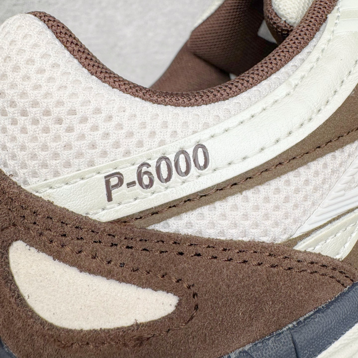 图片[18]-＃CS纯原 NK P-6000 系列低帮复古老爹风休闲运动舒适慢跑鞋 HV8972-001 购入原鞋原装纸板楦头开发 独家私模四层组合大底 市场唯一正确版本 良心定价 新配色陆续出货 进口三文治网面 融合 Pegasus 过往运动鞋设计 助力 21 世纪早期跑步运动跃升时尚新高度 采用透气网眼布、运动风格线条和耐穿覆面 兼具吸睛外观和舒适感受 中底泡绵以田径赛道为灵感 打造厚实设计 缔造出众缓震性能 尺码：36 36.5 37.5 38 38.5 39 40 40.5 41 42 42.5 43 44 44.5 45-选品中心