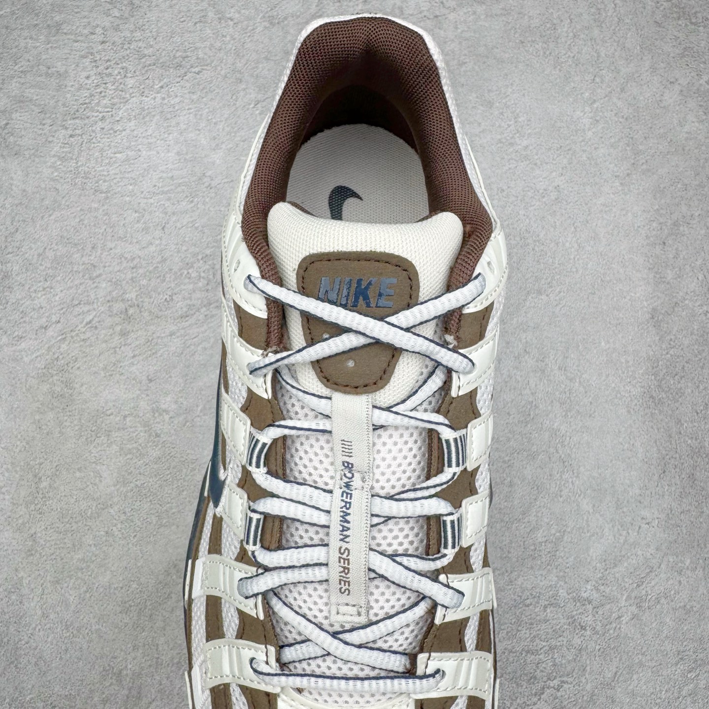 图片[5]-＃CS纯原 NK P-6000 系列低帮复古老爹风休闲运动舒适慢跑鞋 HV8972-001 购入原鞋原装纸板楦头开发 独家私模四层组合大底 市场唯一正确版本 良心定价 新配色陆续出货 进口三文治网面 融合 Pegasus 过往运动鞋设计 助力 21 世纪早期跑步运动跃升时尚新高度 采用透气网眼布、运动风格线条和耐穿覆面 兼具吸睛外观和舒适感受 中底泡绵以田径赛道为灵感 打造厚实设计 缔造出众缓震性能 尺码：36 36.5 37.5 38 38.5 39 40 40.5 41 42 42.5 43 44 44.5 45-选品中心