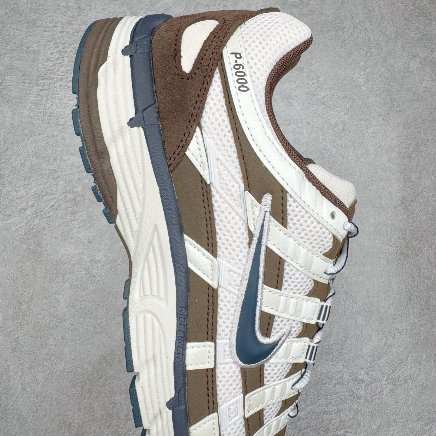 图片[6]-＃CS纯原 NK P-6000 系列低帮复古老爹风休闲运动舒适慢跑鞋 HV8972-001 购入原鞋原装纸板楦头开发 独家私模四层组合大底 市场唯一正确版本 良心定价 新配色陆续出货 进口三文治网面 融合 Pegasus 过往运动鞋设计 助力 21 世纪早期跑步运动跃升时尚新高度 采用透气网眼布、运动风格线条和耐穿覆面 兼具吸睛外观和舒适感受 中底泡绵以田径赛道为灵感 打造厚实设计 缔造出众缓震性能 尺码：36 36.5 37.5 38 38.5 39 40 40.5 41 42 42.5 43 44 44.5 45-选品中心