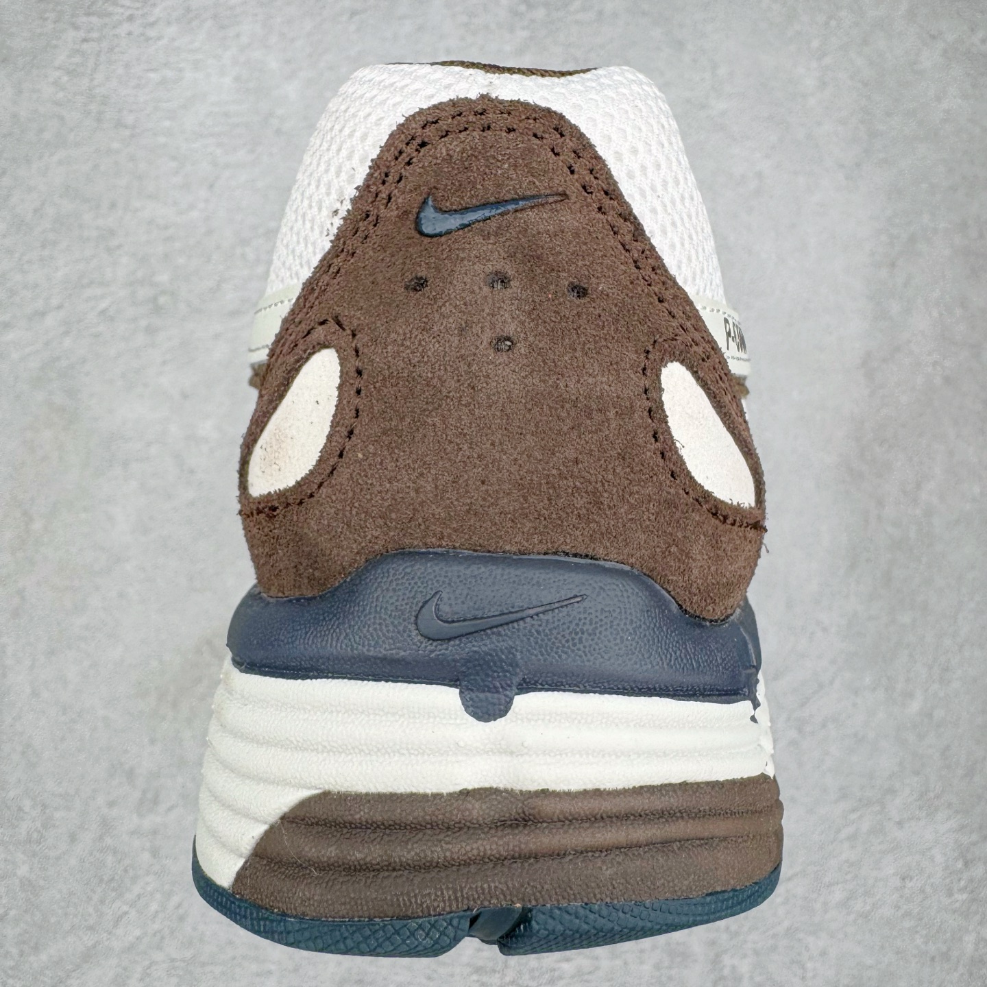 图片[8]-＃CS纯原 NK P-6000 系列低帮复古老爹风休闲运动舒适慢跑鞋 HV8972-001 购入原鞋原装纸板楦头开发 独家私模四层组合大底 市场唯一正确版本 良心定价 新配色陆续出货 进口三文治网面 融合 Pegasus 过往运动鞋设计 助力 21 世纪早期跑步运动跃升时尚新高度 采用透气网眼布、运动风格线条和耐穿覆面 兼具吸睛外观和舒适感受 中底泡绵以田径赛道为灵感 打造厚实设计 缔造出众缓震性能 尺码：36 36.5 37.5 38 38.5 39 40 40.5 41 42 42.5 43 44 44.5 45-选品中心