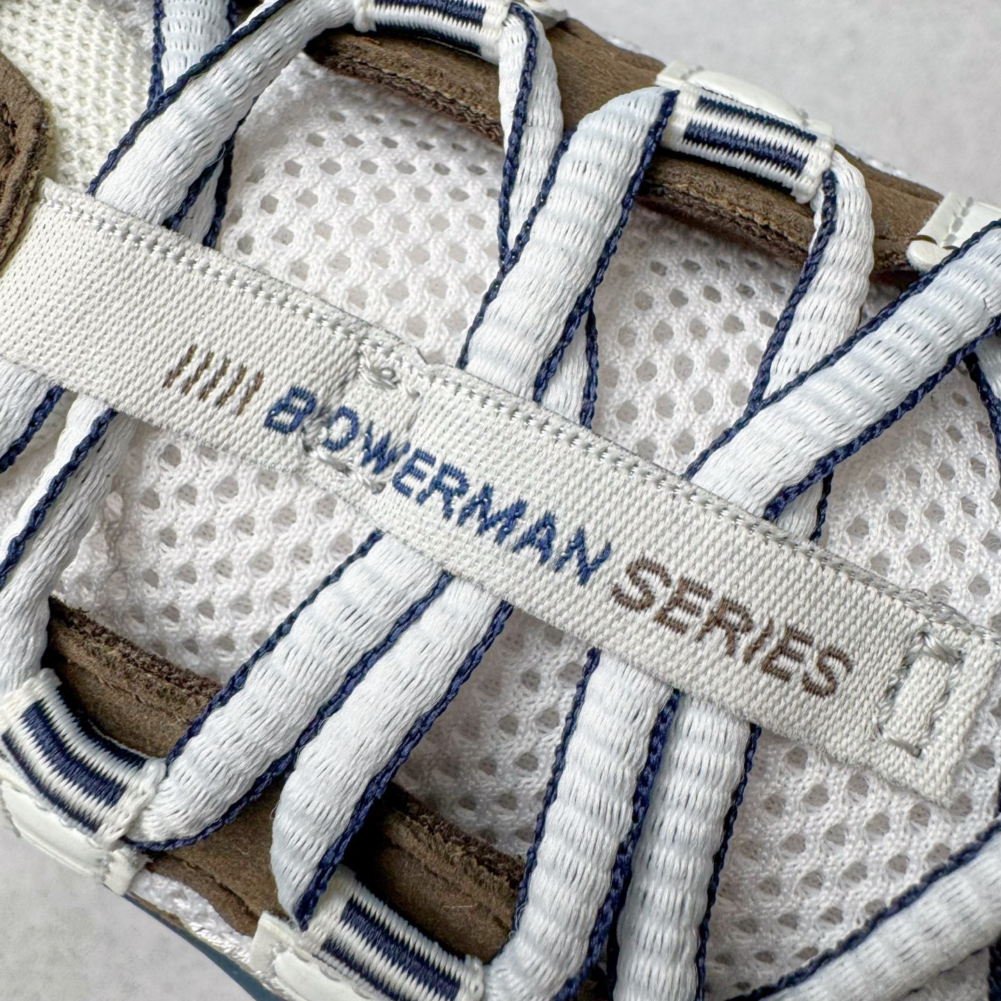 图片[15]-＃CS纯原 NK P-6000 系列低帮复古老爹风休闲运动舒适慢跑鞋 HV8972-001 购入原鞋原装纸板楦头开发 独家私模四层组合大底 市场唯一正确版本 良心定价 新配色陆续出货 进口三文治网面 融合 Pegasus 过往运动鞋设计 助力 21 世纪早期跑步运动跃升时尚新高度 采用透气网眼布、运动风格线条和耐穿覆面 兼具吸睛外观和舒适感受 中底泡绵以田径赛道为灵感 打造厚实设计 缔造出众缓震性能 尺码：36 36.5 37.5 38 38.5 39 40 40.5 41 42 42.5 43 44 44.5 45-选品中心