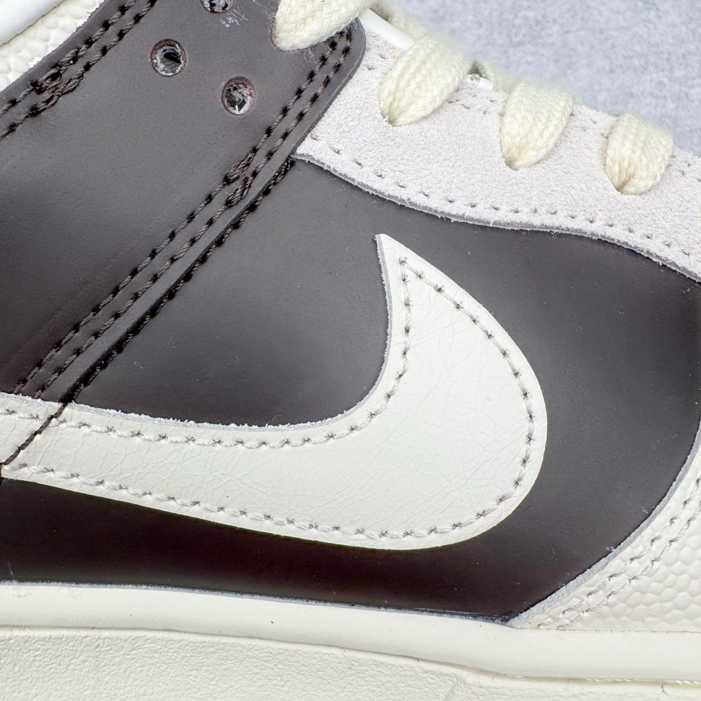 图片[17]-＃YC纯原 NK Dunk Low 棕白 IH7333-200 实力大厂出品 新配色陆续开发 利润个位数只为口碑 全套原纸板楦头开发 确保原汁原味 完美呈现DUNK版型 一比一鞋头弧度高度鞋身弧度 此版本只针对中端市场 皮料材质有所更替 其他数据细节工艺流程均保持一致 绝不口嗨 细节品控鞋型随意对比 独家私模官方第六代原厂航空铝磨具打磨大底 鞋头坡度极致还原 无解鞋型 原盒原配 圈内天花板工艺 原厂玻璃冲刀 超高清洁度 全鞋零毛边皮料切割 原厂中底布点胶 中底布拉帮走线遵循公司 尺码：36 36.5 37.5 38 38.5 39 40 40.5 41 42 42.5 43 44 44.5 45 46-选品中心