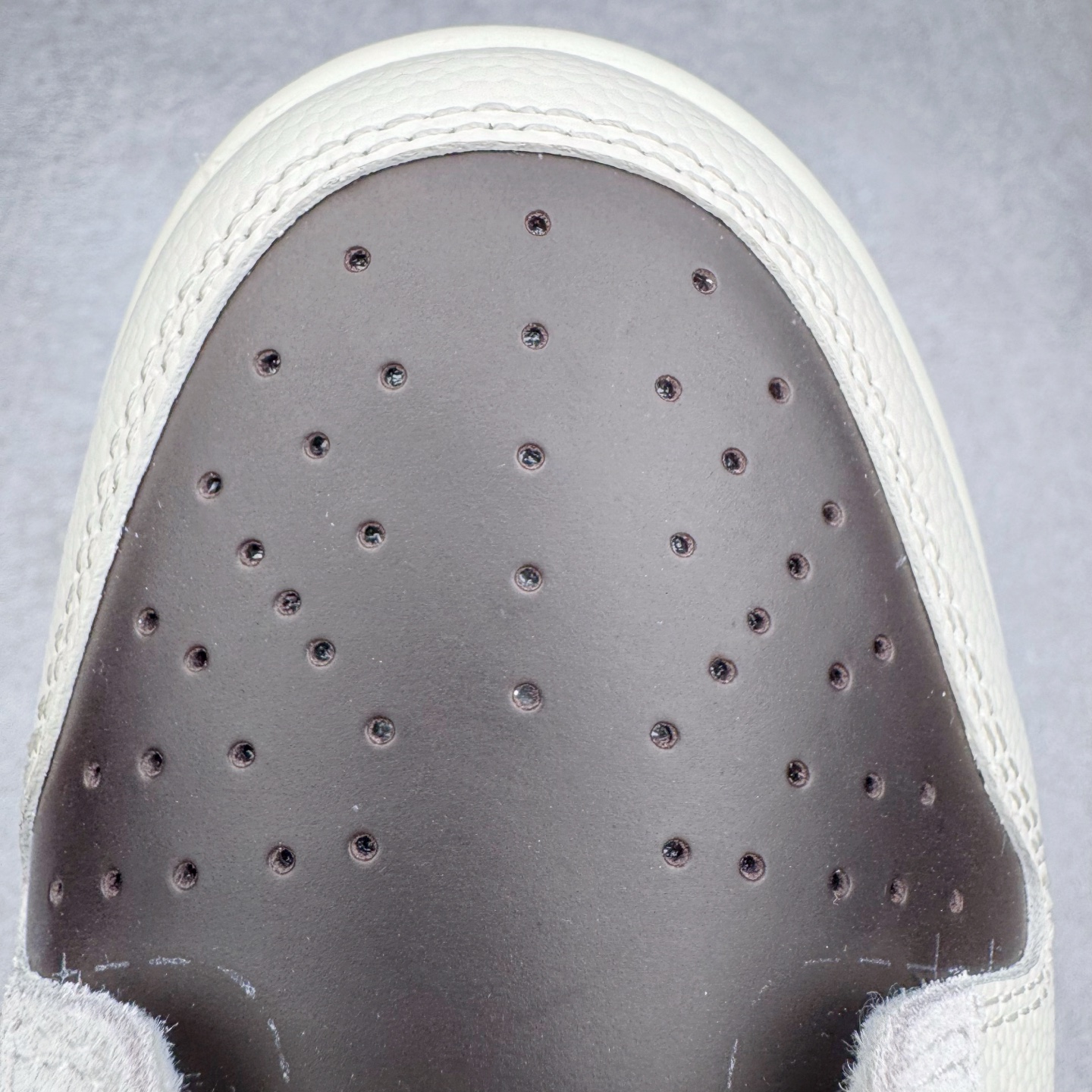 图片[14]-＃YC纯原 NK Dunk Low 棕白 IH7333-200 实力大厂出品 新配色陆续开发 利润个位数只为口碑 全套原纸板楦头开发 确保原汁原味 完美呈现DUNK版型 一比一鞋头弧度高度鞋身弧度 此版本只针对中端市场 皮料材质有所更替 其他数据细节工艺流程均保持一致 绝不口嗨 细节品控鞋型随意对比 独家私模官方第六代原厂航空铝磨具打磨大底 鞋头坡度极致还原 无解鞋型 原盒原配 圈内天花板工艺 原厂玻璃冲刀 超高清洁度 全鞋零毛边皮料切割 原厂中底布点胶 中底布拉帮走线遵循公司 尺码：36 36.5 37.5 38 38.5 39 40 40.5 41 42 42.5 43 44 44.5 45 46-选品中心