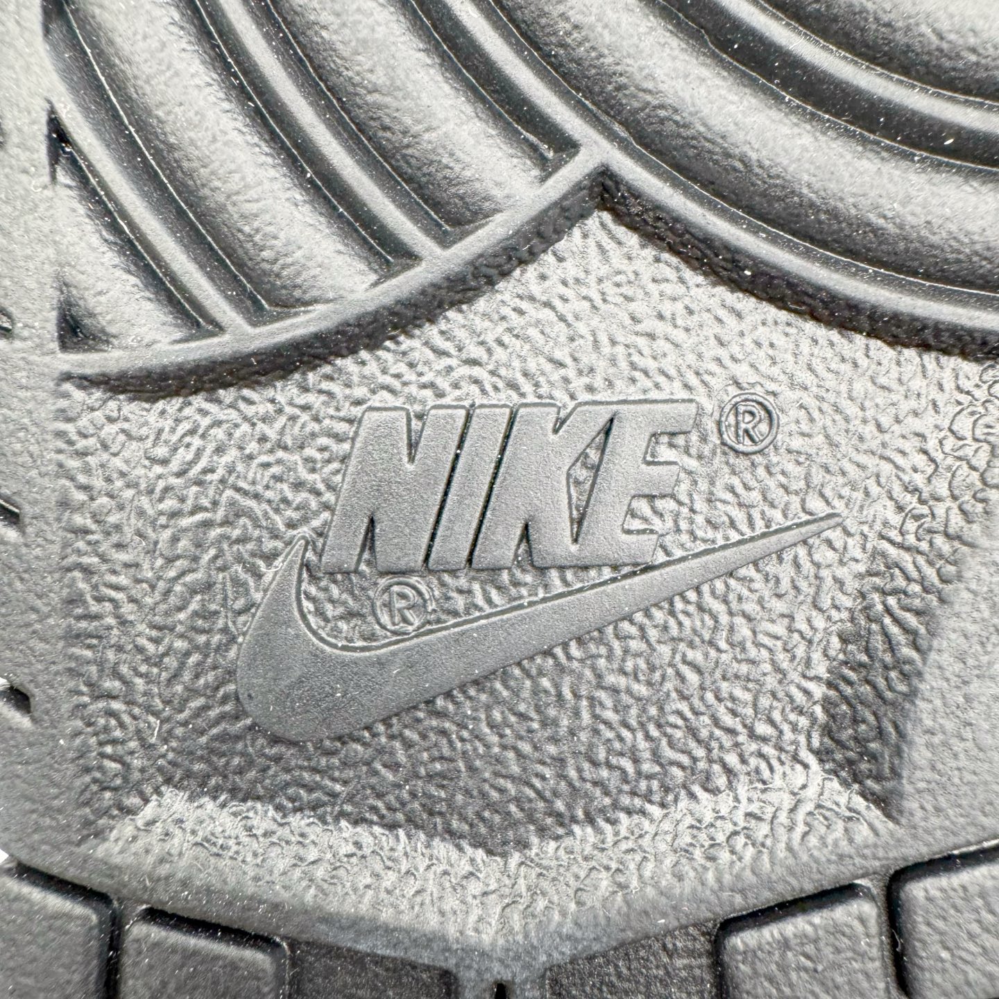 图片[19]-＃YC纯原 NK Dunk Low 棕白 IH7333-200 实力大厂出品 新配色陆续开发 利润个位数只为口碑 全套原纸板楦头开发 确保原汁原味 完美呈现DUNK版型 一比一鞋头弧度高度鞋身弧度 此版本只针对中端市场 皮料材质有所更替 其他数据细节工艺流程均保持一致 绝不口嗨 细节品控鞋型随意对比 独家私模官方第六代原厂航空铝磨具打磨大底 鞋头坡度极致还原 无解鞋型 原盒原配 圈内天花板工艺 原厂玻璃冲刀 超高清洁度 全鞋零毛边皮料切割 原厂中底布点胶 中底布拉帮走线遵循公司 尺码：36 36.5 37.5 38 38.5 39 40 40.5 41 42 42.5 43 44 44.5 45 46-选品中心