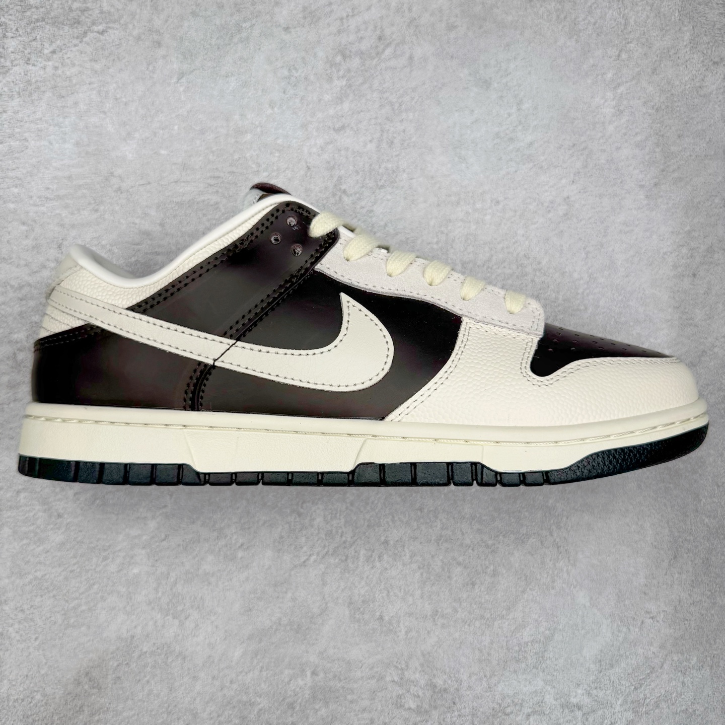 ＃YC纯原 NK Dunk Low 棕白 IH7333-200 实力大厂出品 新配色陆续开发 利润个位数只为口碑 全套原纸板楦头开发 确保原汁原味 完美呈现DUNK版型 一比一鞋头弧度高度鞋身弧度 此版本只针对中端市场 皮料材质有所更替 其他数据细节工艺流程均保持一致 绝不口嗨 细节品控鞋型随意对比 独家私模官方第六代原厂航空铝磨具打磨大底 鞋头坡度极致还原 无解鞋型 原盒原配 圈内天花板工艺 原厂玻璃冲刀 超高清洁度 全鞋零毛边皮料切割 原厂中底布点胶 中底布拉帮走线遵循公司 尺码：36 36.5 37.5 38 38.5 39 40 40.5 41 42 42.5 43 44 44.5 45 46-选品中心