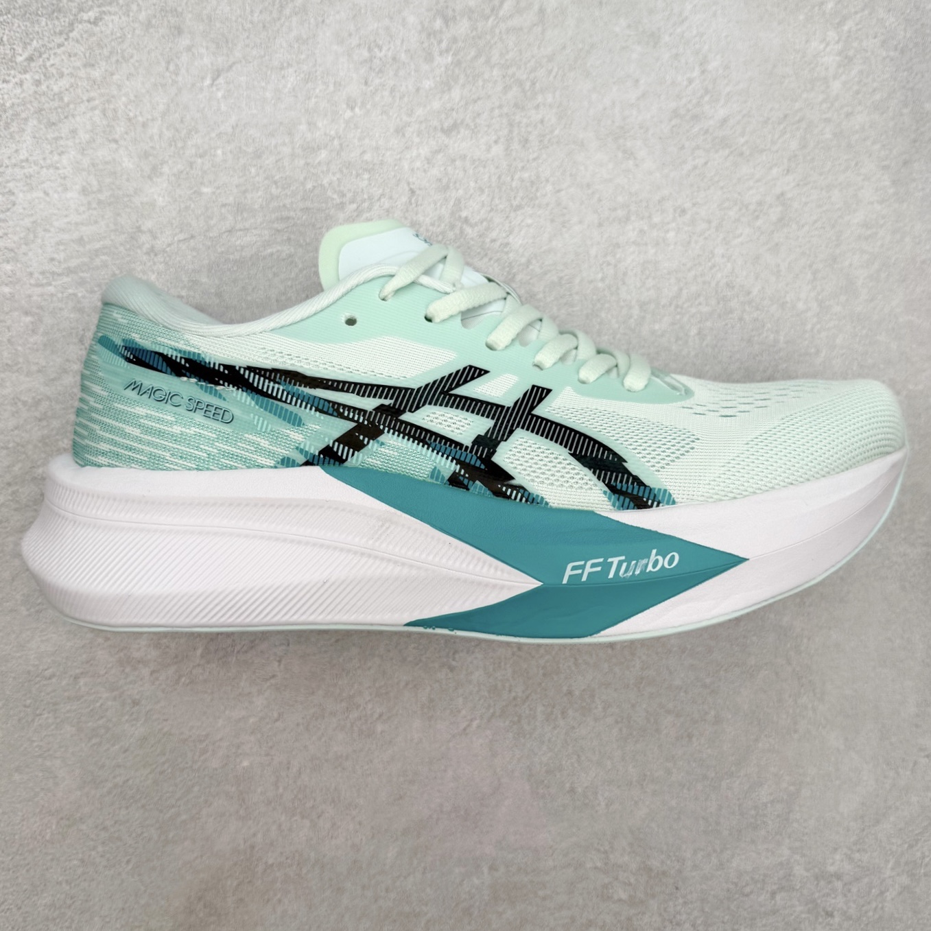 Asics Magic Speed 4 系列碳板竞速跑步鞋 鞋款采用亚瑟士FF BLAST CUSHIONING中底设计 为运动中带来回弾性和轻量性感受 工程网眼鞋面提供运动中所需的透气性和舒适性 内陷式碳板大底结构 带来运动时足底的舒适性和灵活性 帮助跑者获得轻盈的落地体验 尺码：36 37 38 39 39.5 40 40.5 41.5 42 42.5 43.5 44 45-选品中心