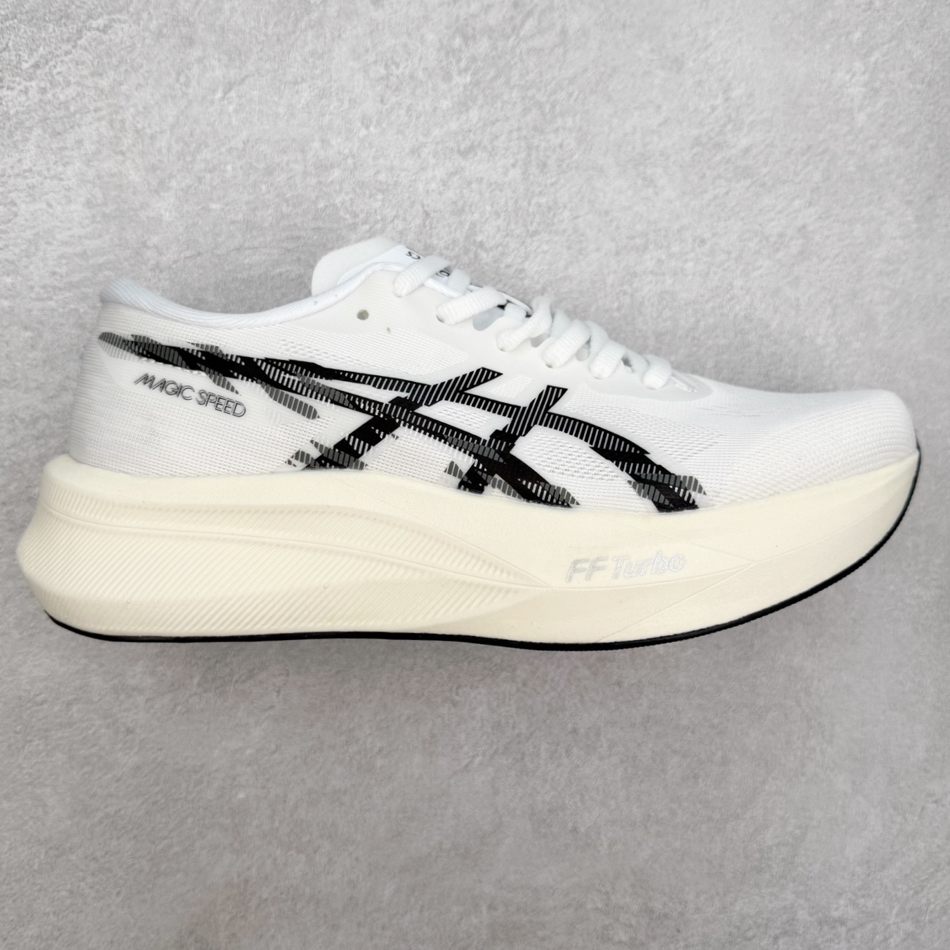 Asics Magic Speed 4 系列碳板竞速跑步鞋 鞋款采用亚瑟士FF BLAST CUSHIONING中底设计 为运动中带来回弾性和轻量性感受 工程网眼鞋面提供运动中所需的透气性和舒适性 内陷式碳板大底结构 带来运动时足底的舒适性和灵活性 帮助跑者获得轻盈的落地体验 尺码：36 37 38 39 39.5 40 40.5 41.5 42 42.5 43.5 44 45-选品中心