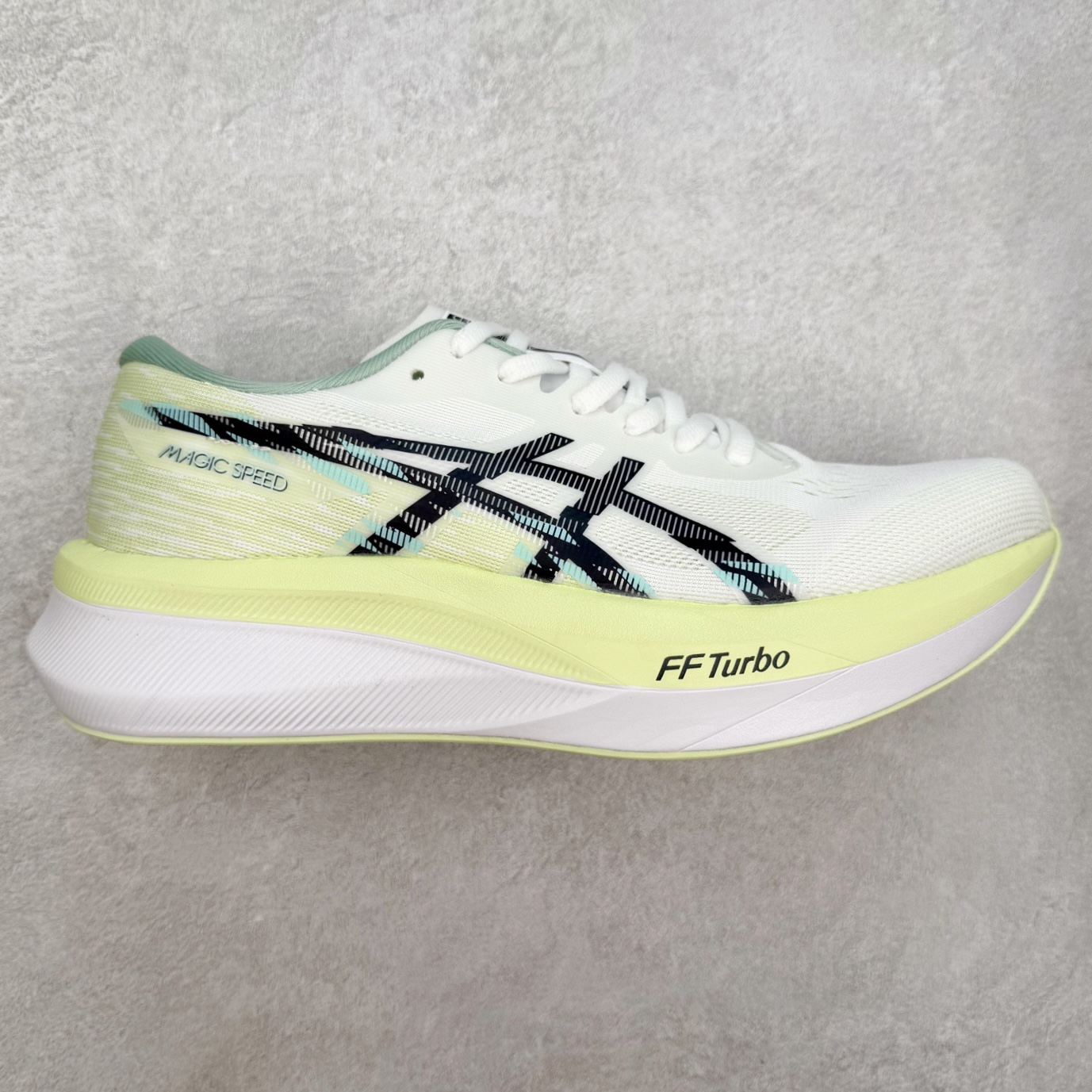 Asics Magic Speed 4 系列碳板竞速跑步鞋 鞋款采用亚瑟士FF BLAST CUSHIONING中底设计 为运动中带来回弾性和轻量性感受 工程网眼鞋面提供运动中所需的透气性和舒适性 内陷式碳板大底结构 带来运动时足底的舒适性和灵活性 帮助跑者获得轻盈的落地体验 尺码：36 37 38 39 39.5 40 40.5 41.5 42 42.5 43.5 44 45-选品中心