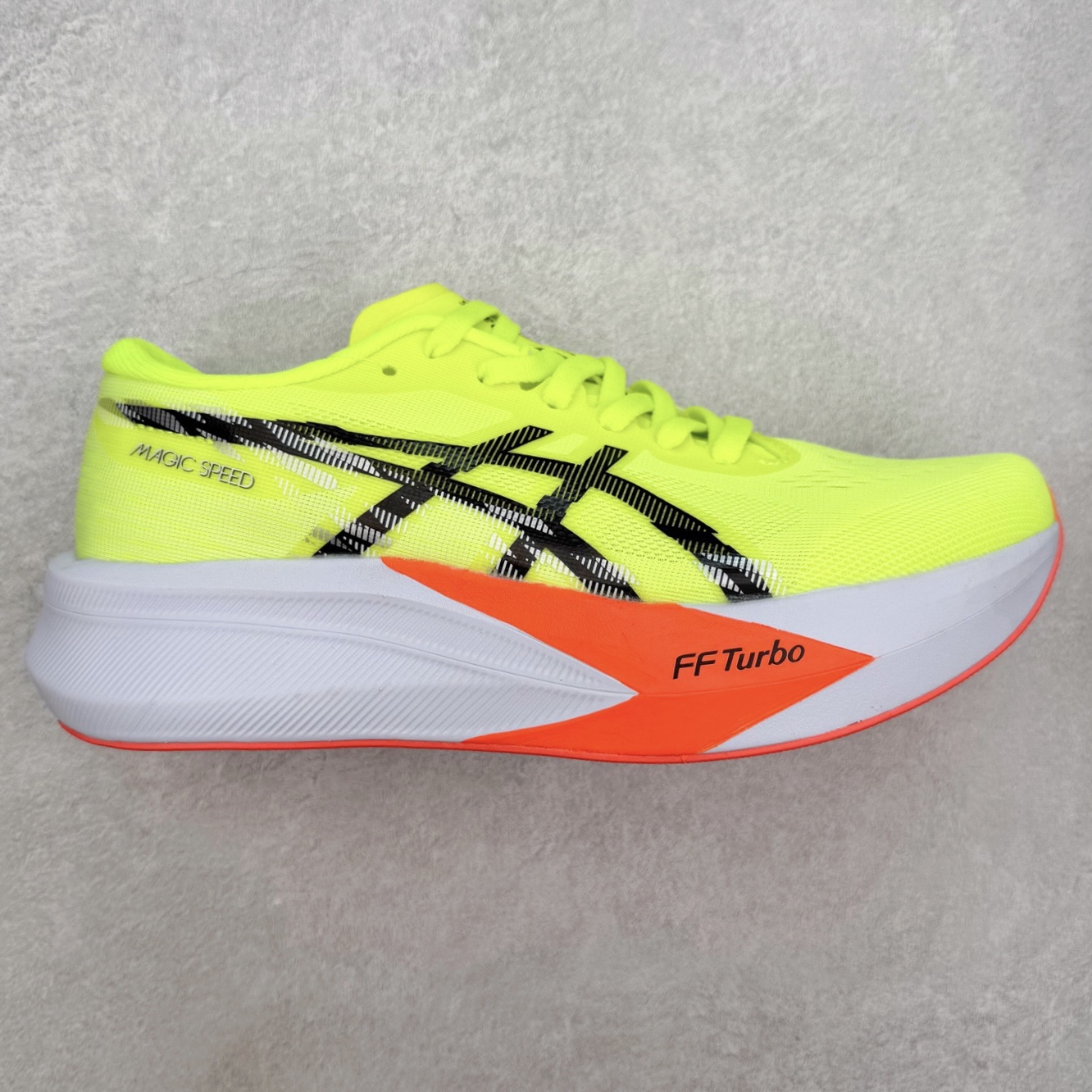 Asics Magic Speed 4 系列碳板竞速跑步鞋 鞋款采用亚瑟士FF BLAST CUSHIONING中底设计 为运动中带来回弾性和轻量性感受 工程网眼鞋面提供运动中所需的透气性和舒适性 内陷式碳板大底结构 带来运动时足底的舒适性和灵活性 帮助跑者获得轻盈的落地体验 尺码：36 37 38 39 39.5 40 40.5 41.5 42 42.5 43.5 44 45-选品中心