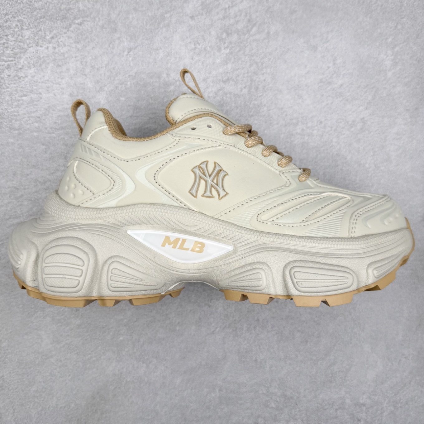 MLB WINNER CHUNKY 纽约洋基队合成革潮流时尚舒适休闲运动风厚底增高 防滑耐磨 低帮 老爹鞋 男女同款 黑色 实拍调校N版已经零色差零失真 百分百还原实物色彩所见即所得 不存在货不对板色差等低级问题 选购参考实物拍摄 不混卖不参货 只用心做好货严格选品 承诺混一赔十 尺码：36 36.5 37.5 38 38.5 39 40 40.5 41 42 42.5 43 44 44.5 45-选品中心