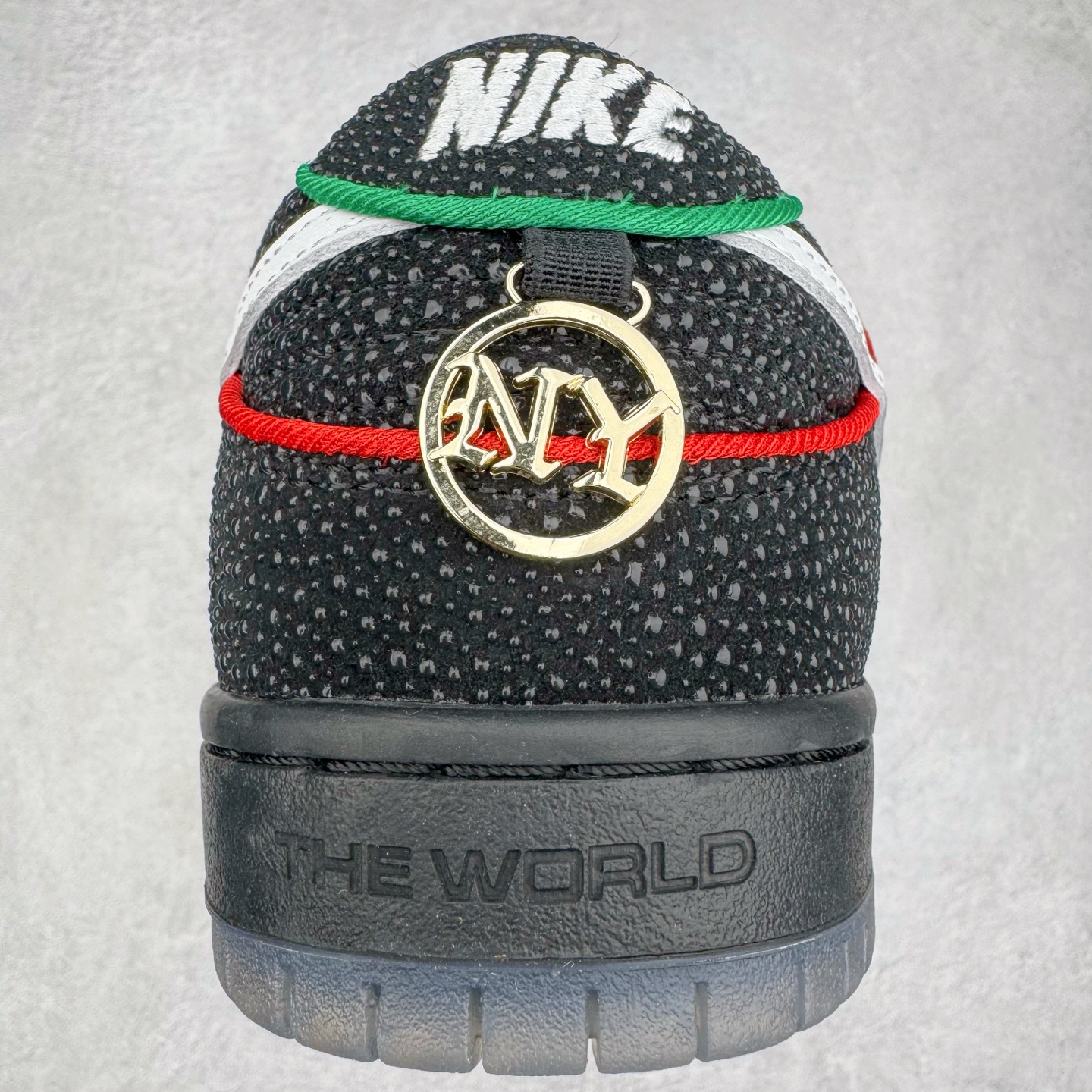 图片[8]-＃S2纯原 Bronx Girls Skate x NK Dunk SB Low Pro QS 经典舒适耐磨低帮板鞋 男女同款 黑色 魔鬼鱼鸳鸯 HV1664-001 独家原厂航空铝磨具打磨大底 鞋头坡度极致还原 原盒原配 圈内天花板工艺 原厂冲刀 超高清洁度 全鞋零毛边皮料切割 全套原楦原模倾力打造完美版型 采用原厂百宏鞋带以及原厂百宏织唛舌标 内标可供原厂几率过验 原厂中底布黄色点胶 原厂中底布拉帮走线遵循公司‼️尺码：36 36.5 37.5 38 38.5 39 40 40.5 41 42 42.5 43 44 44.5 45 46 47.5-选品中心