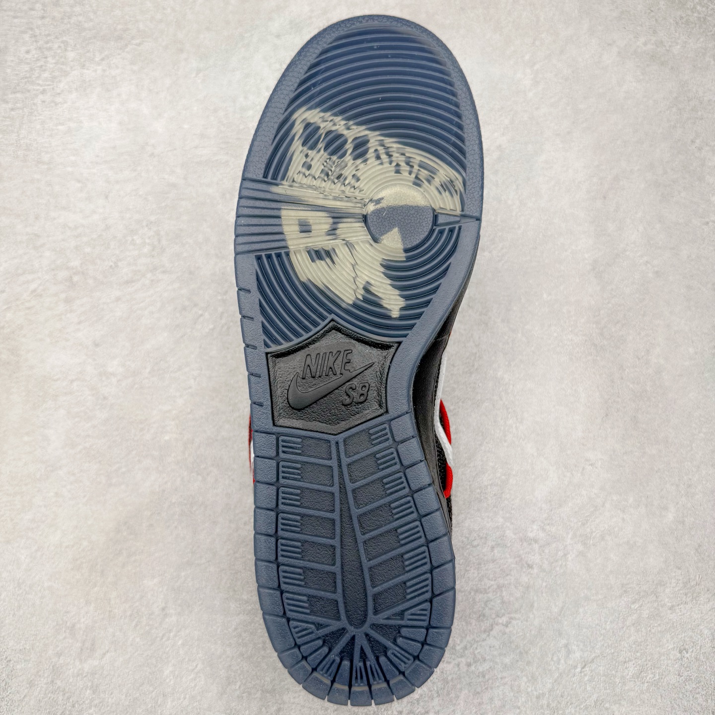 图片[9]-＃S2纯原 Bronx Girls Skate x NK Dunk SB Low Pro QS 经典舒适耐磨低帮板鞋 男女同款 黑色 魔鬼鱼鸳鸯 HV1664-001 独家原厂航空铝磨具打磨大底 鞋头坡度极致还原 原盒原配 圈内天花板工艺 原厂冲刀 超高清洁度 全鞋零毛边皮料切割 全套原楦原模倾力打造完美版型 采用原厂百宏鞋带以及原厂百宏织唛舌标 内标可供原厂几率过验 原厂中底布黄色点胶 原厂中底布拉帮走线遵循公司‼️尺码：36 36.5 37.5 38 38.5 39 40 40.5 41 42 42.5 43 44 44.5 45 46 47.5-选品中心