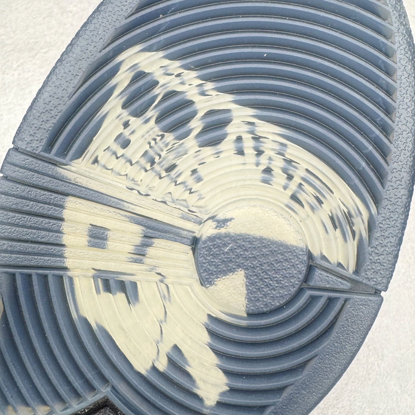 图片[24]-＃S2纯原 Bronx Girls Skate x NK Dunk SB Low Pro QS 经典舒适耐磨低帮板鞋 男女同款 黑色 魔鬼鱼鸳鸯 HV1664-001 独家原厂航空铝磨具打磨大底 鞋头坡度极致还原 原盒原配 圈内天花板工艺 原厂冲刀 超高清洁度 全鞋零毛边皮料切割 全套原楦原模倾力打造完美版型 采用原厂百宏鞋带以及原厂百宏织唛舌标 内标可供原厂几率过验 原厂中底布黄色点胶 原厂中底布拉帮走线遵循公司‼️尺码：36 36.5 37.5 38 38.5 39 40 40.5 41 42 42.5 43 44 44.5 45 46 47.5-选品中心