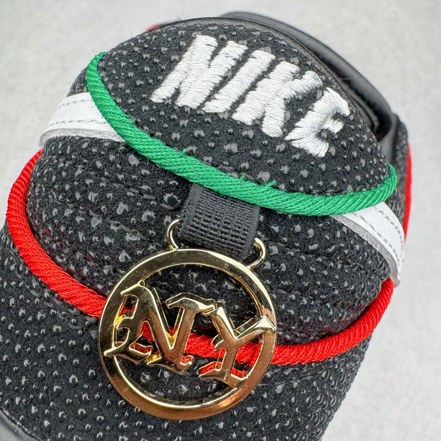 图片[21]-＃S2纯原 Bronx Girls Skate x NK Dunk SB Low Pro QS 经典舒适耐磨低帮板鞋 男女同款 黑色 魔鬼鱼鸳鸯 HV1664-001 独家原厂航空铝磨具打磨大底 鞋头坡度极致还原 原盒原配 圈内天花板工艺 原厂冲刀 超高清洁度 全鞋零毛边皮料切割 全套原楦原模倾力打造完美版型 采用原厂百宏鞋带以及原厂百宏织唛舌标 内标可供原厂几率过验 原厂中底布黄色点胶 原厂中底布拉帮走线遵循公司‼️尺码：36 36.5 37.5 38 38.5 39 40 40.5 41 42 42.5 43 44 44.5 45 46 47.5-选品中心