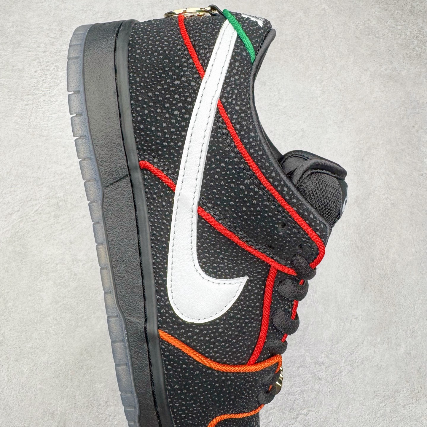 图片[6]-＃S2纯原 Bronx Girls Skate x NK Dunk SB Low Pro QS 经典舒适耐磨低帮板鞋 男女同款 黑色 魔鬼鱼鸳鸯 HV1664-001 独家原厂航空铝磨具打磨大底 鞋头坡度极致还原 原盒原配 圈内天花板工艺 原厂冲刀 超高清洁度 全鞋零毛边皮料切割 全套原楦原模倾力打造完美版型 采用原厂百宏鞋带以及原厂百宏织唛舌标 内标可供原厂几率过验 原厂中底布黄色点胶 原厂中底布拉帮走线遵循公司‼️尺码：36 36.5 37.5 38 38.5 39 40 40.5 41 42 42.5 43 44 44.5 45 46 47.5-选品中心