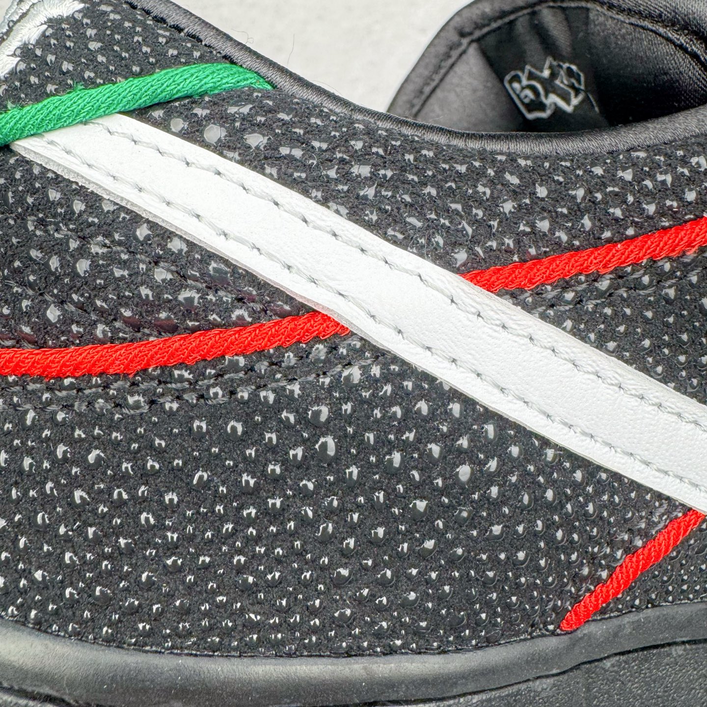 图片[22]-＃S2纯原 Bronx Girls Skate x NK Dunk SB Low Pro QS 经典舒适耐磨低帮板鞋 男女同款 黑色 魔鬼鱼鸳鸯 HV1664-001 独家原厂航空铝磨具打磨大底 鞋头坡度极致还原 原盒原配 圈内天花板工艺 原厂冲刀 超高清洁度 全鞋零毛边皮料切割 全套原楦原模倾力打造完美版型 采用原厂百宏鞋带以及原厂百宏织唛舌标 内标可供原厂几率过验 原厂中底布黄色点胶 原厂中底布拉帮走线遵循公司‼️尺码：36 36.5 37.5 38 38.5 39 40 40.5 41 42 42.5 43 44 44.5 45 46 47.5-选品中心