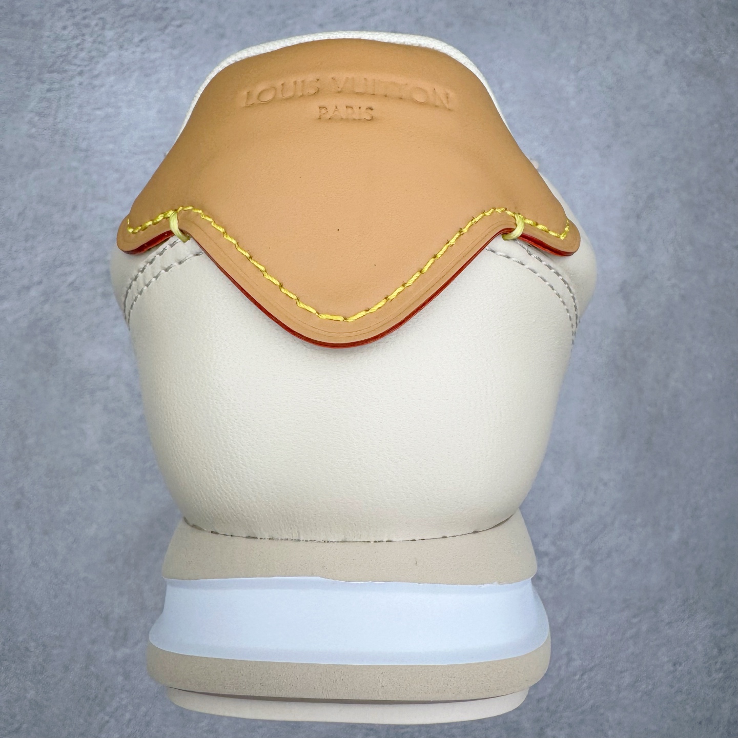 图片[8]-＃GD广顶 LOUIS VUITTON x Nigo lv联名款 Buttersoft 牛皮革羊皮革 FW25 图案压纹 圆头系带 低帮 生活休闲鞋 男女同款 白色 外贸零售特供批次 2023全新纸板数据 印花高频效果碾压市面 市售天花板产物 耗时半年巨作 全套原厂新版原纸板楦头开发 原厂特供皮料加持 市场所有版本中综合最强的货品 GD实力大厂出品 全网最全配色更新最快 最成熟的做工稳定的品控 完美鞋型超高的清洁度 零毛边线头瑕疵 全套原楦原纸版原鞋开模 全网最具灵魂的版型 正确原装黄色鞋盒 正确中底印花 鞋面印花3D高频深度立体 全鞋电脑针车 紧密相连 针距密度一致 环保乳胶注塑鞋垫 厚度脚感还原原版 皮面裁剪部位 统一油边封口工艺 原装橡胶大底含胶量大底组合零偏差 专柜全套包装 防尘袋 说明书 质保卡 男女鞋 尺码：35 36 37 38 39 40 41 42 43 44 45-选品中心